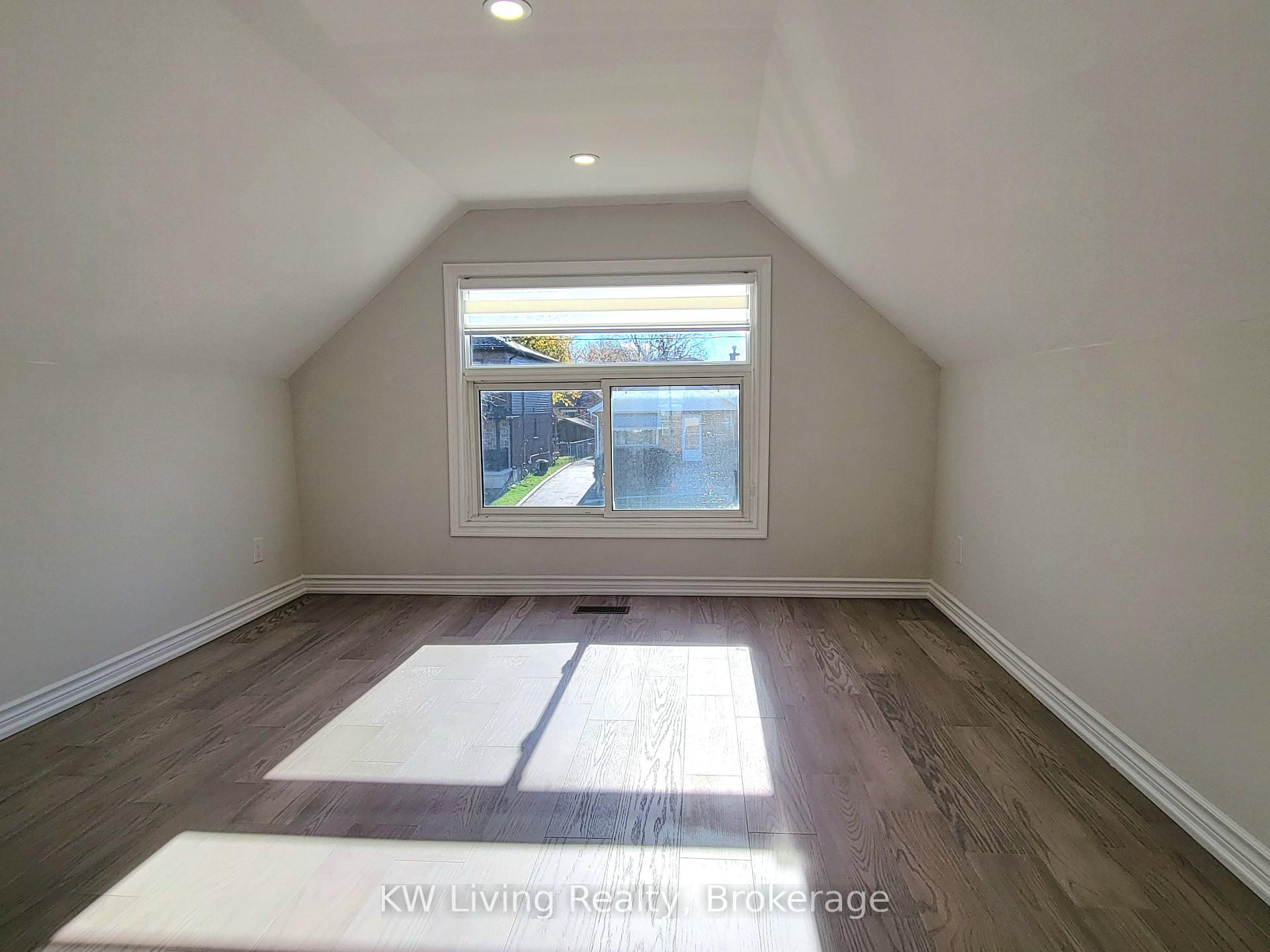 Photo 15 of Unit Main & 2nd, 6 Gardens Crescent, Toronto, O'Connor-Parkview — HOMEH