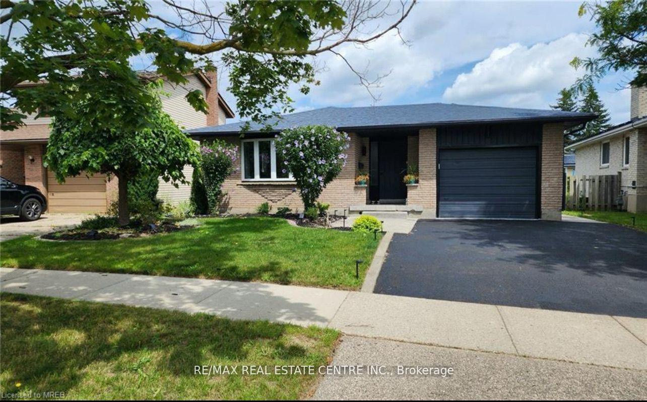 Photo 1 of Unit Upper Level, 136 The Country Way, Kitchener — HOMEH