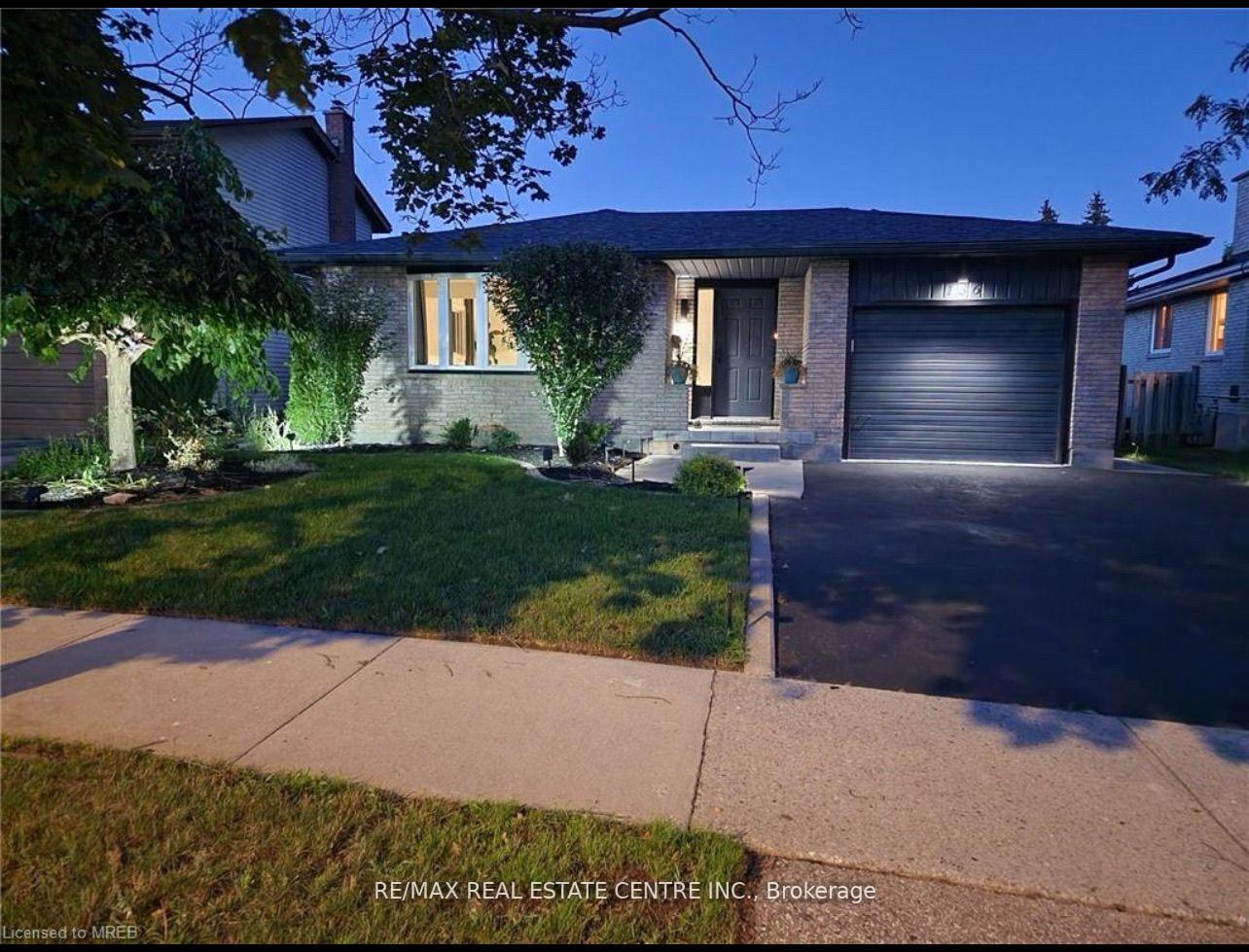 Photo 2 of Unit Upper Level, 136 The Country Way, Kitchener — HOMEH
