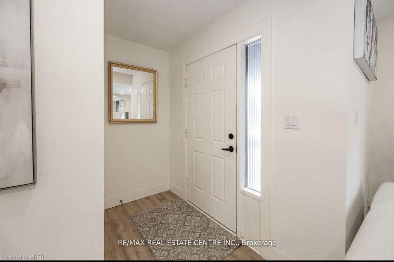 Photo 3 of Unit Upper Level, 136 The Country Way, Kitchener — HOMEH