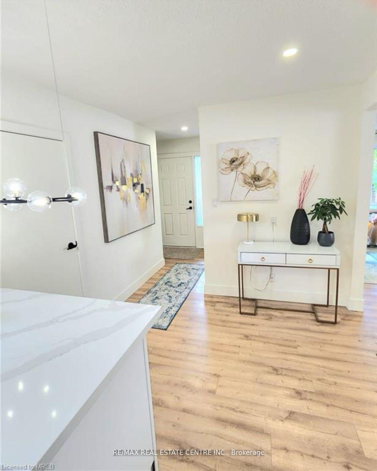 Photo 4 of Unit Upper Level, 136 The Country Way, Kitchener — HOMEH