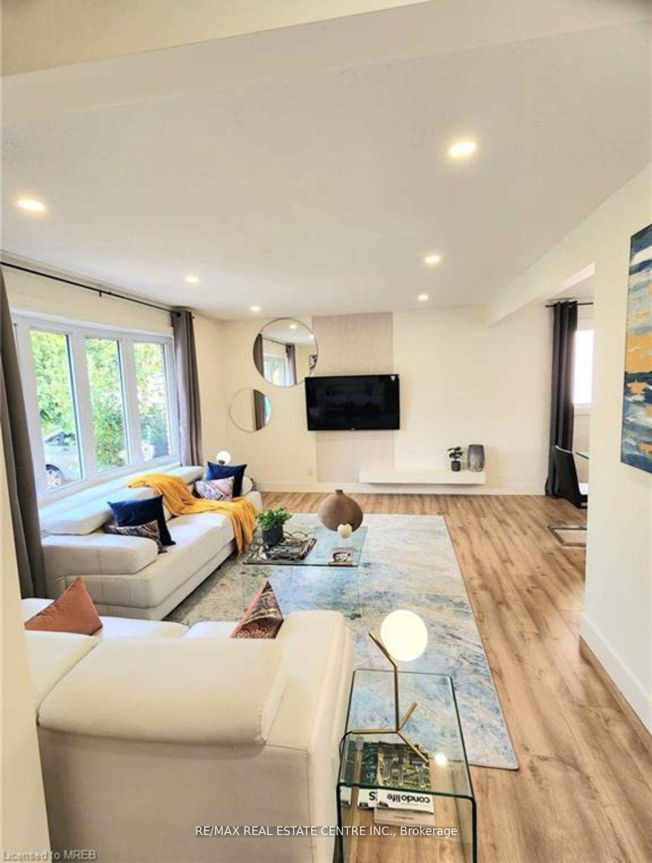 Photo 7 of Unit Upper Level, 136 The Country Way, Kitchener — HOMEH