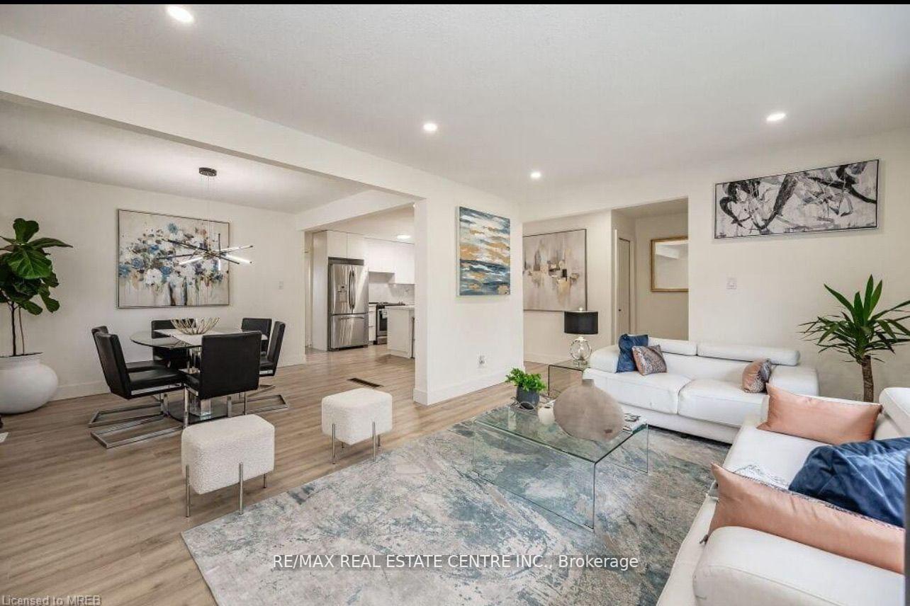 Photo 5 of Unit Upper Level, 136 The Country Way, Kitchener — HOMEH