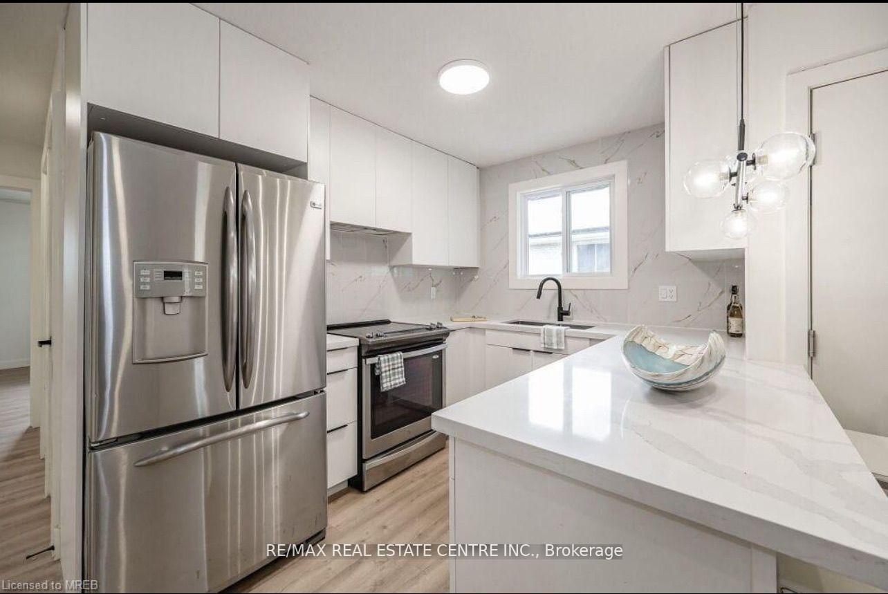 Photo 8 of Unit Upper Level, 136 The Country Way, Kitchener — HOMEH