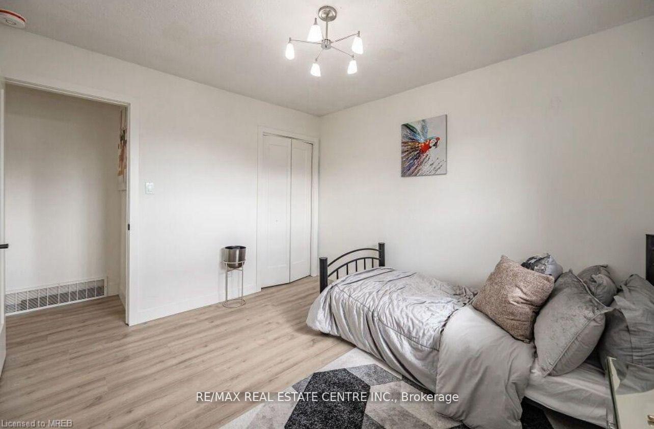 Photo 15 of Unit Upper Level, 136 The Country Way, Kitchener — HOMEH