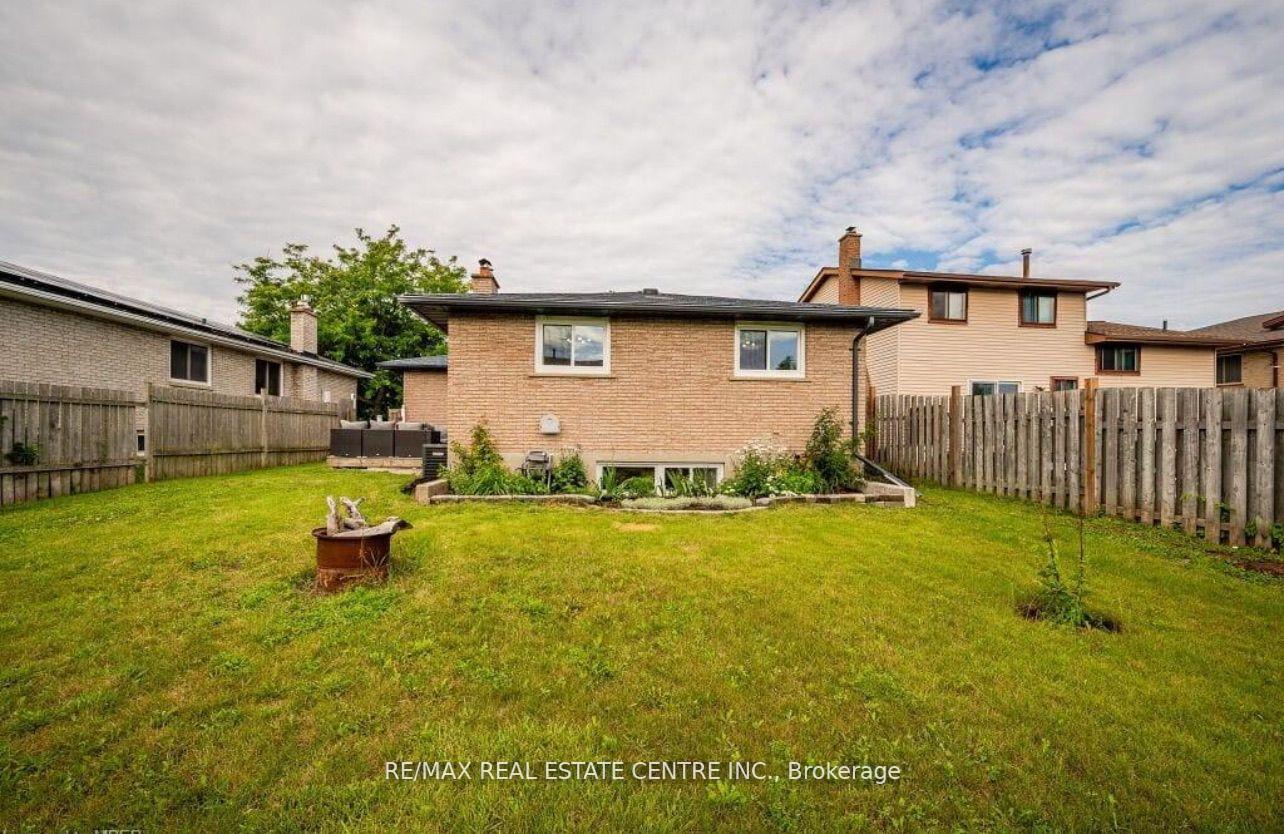 Photo 21 of Unit Upper Level, 136 The Country Way, Kitchener — HOMEH