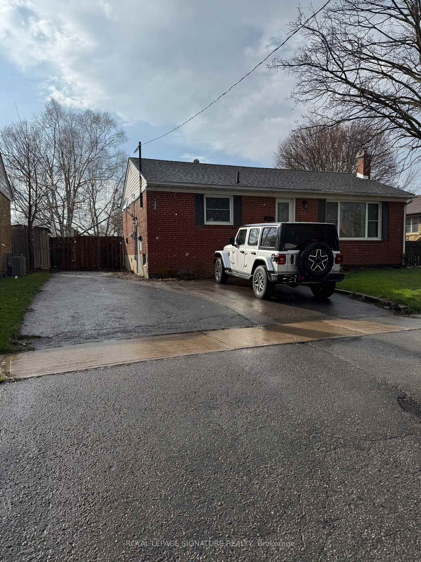 Front of Unit Bsmt, 1292 Scugog Avenue