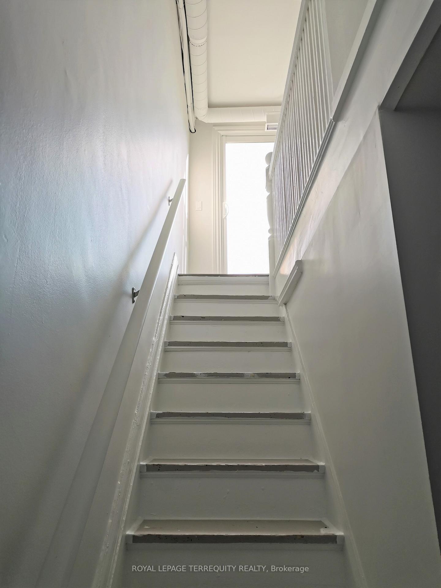 Photo 3 of Unit 4, 1037 Bathurst Street, Toronto, The Annex — HOMEH