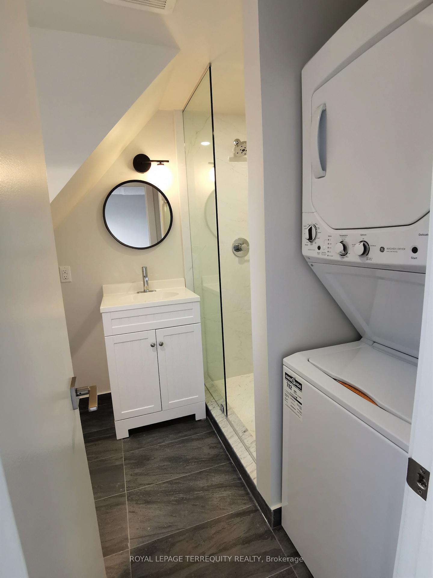 Photo 6 of Unit 4, 1037 Bathurst Street, Toronto, The Annex — HOMEH