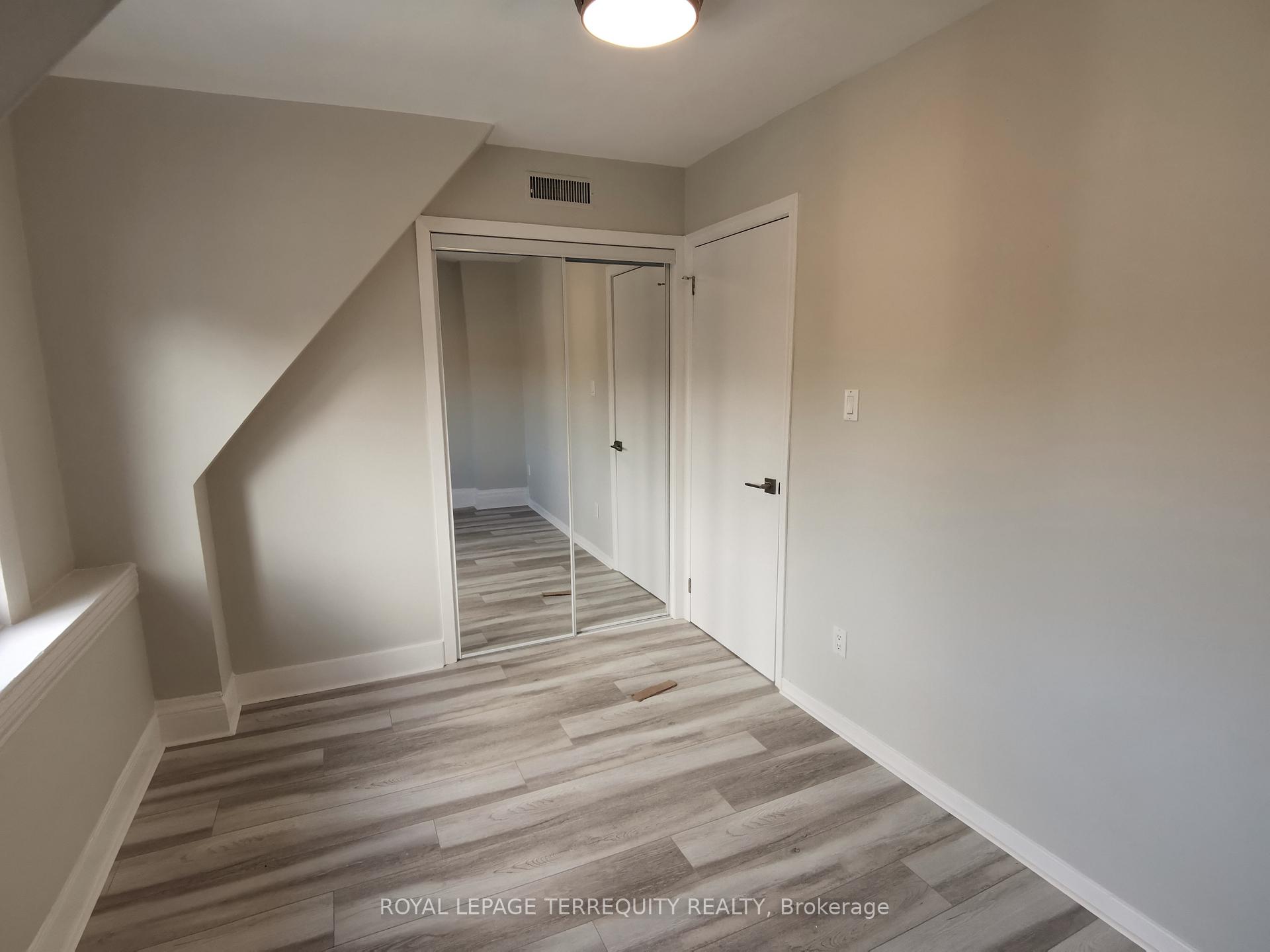 Photo 5 of Unit 4, 1037 Bathurst Street, Toronto, The Annex — HOMEH