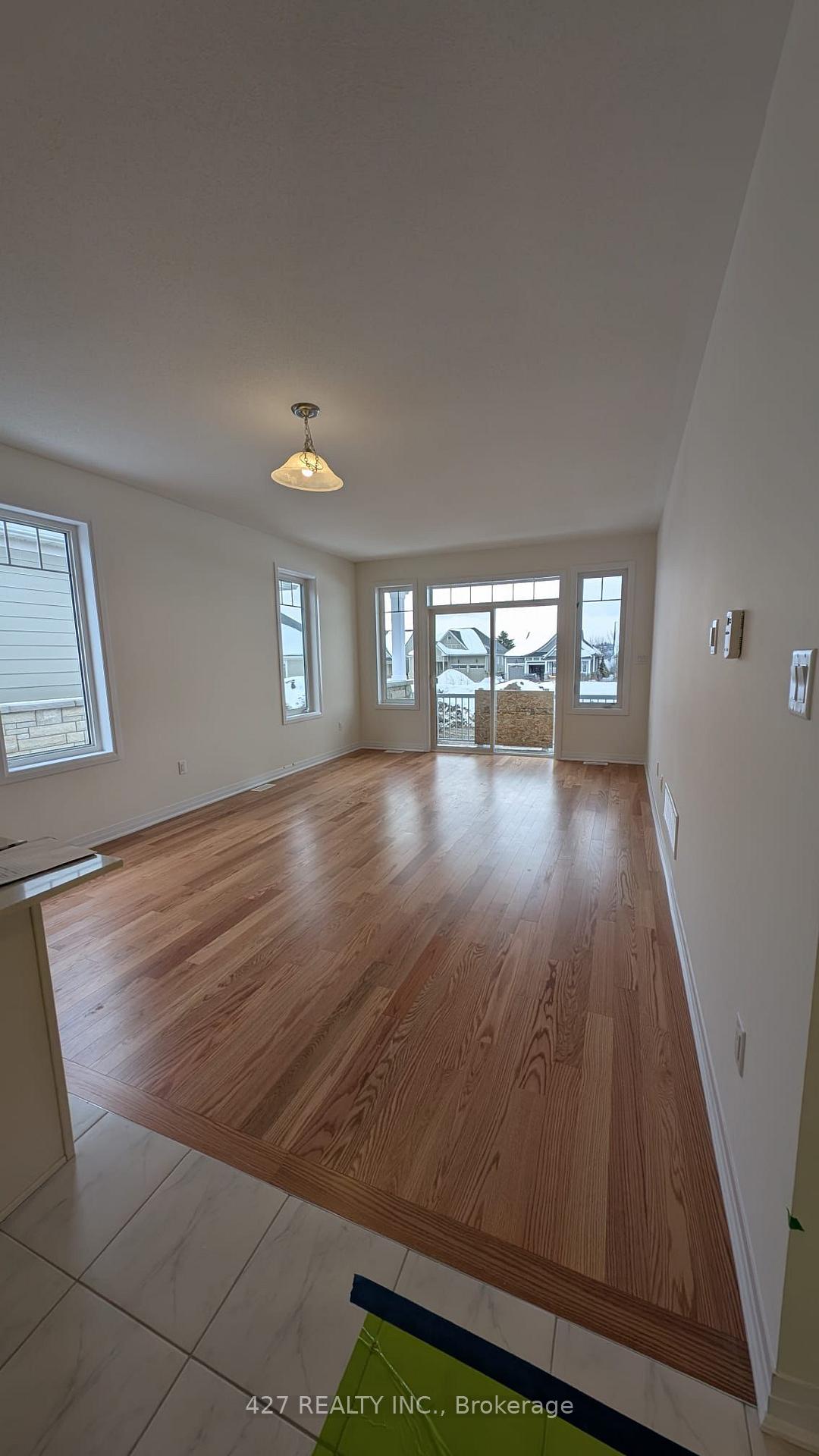 Photo 5 of 541 Hudson Crescent, Midland — HOMEH