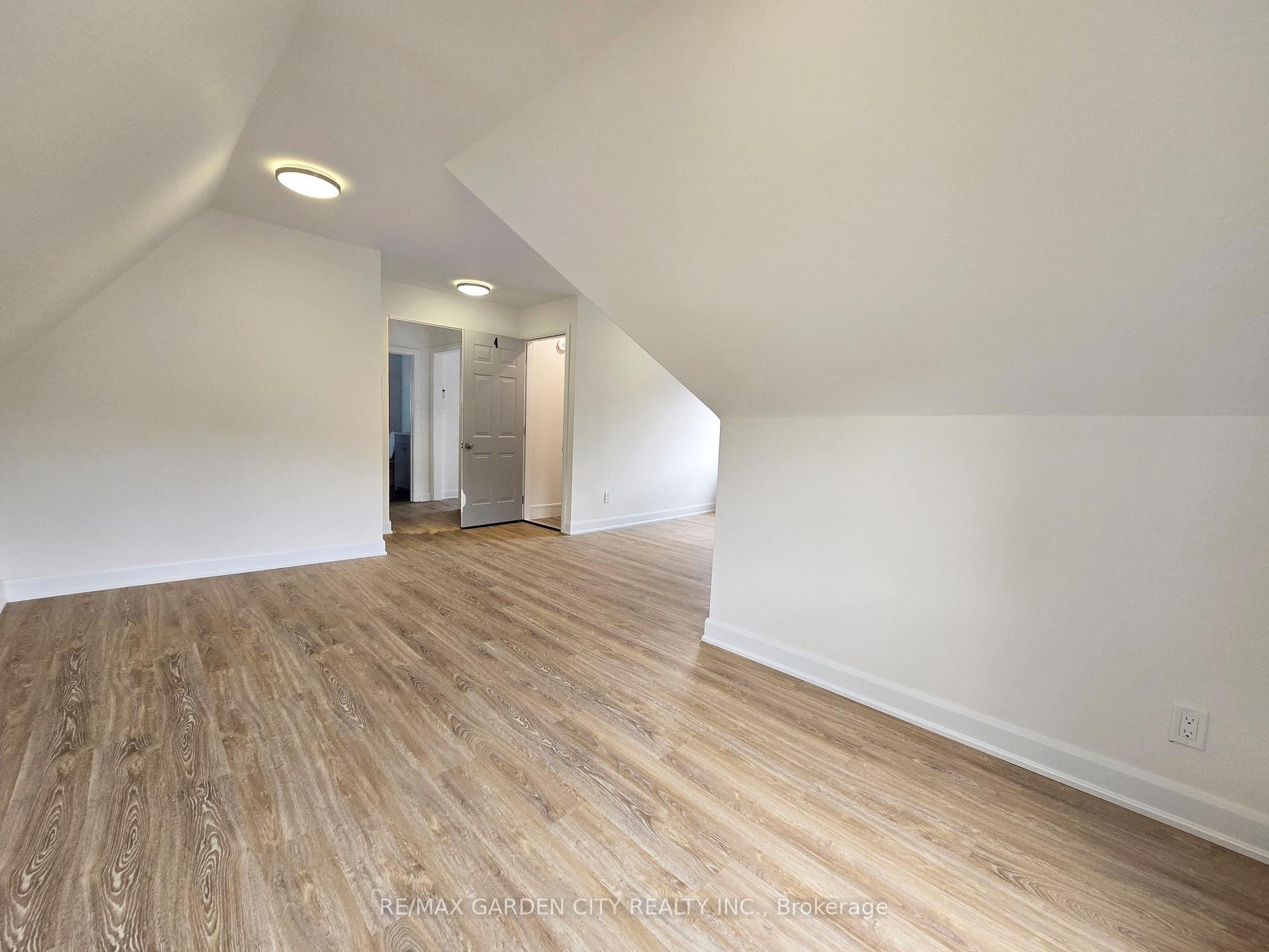 Photo 6 of Unit 4, 63 Main Street E, Grimsby, Grimsby East — HOMEH