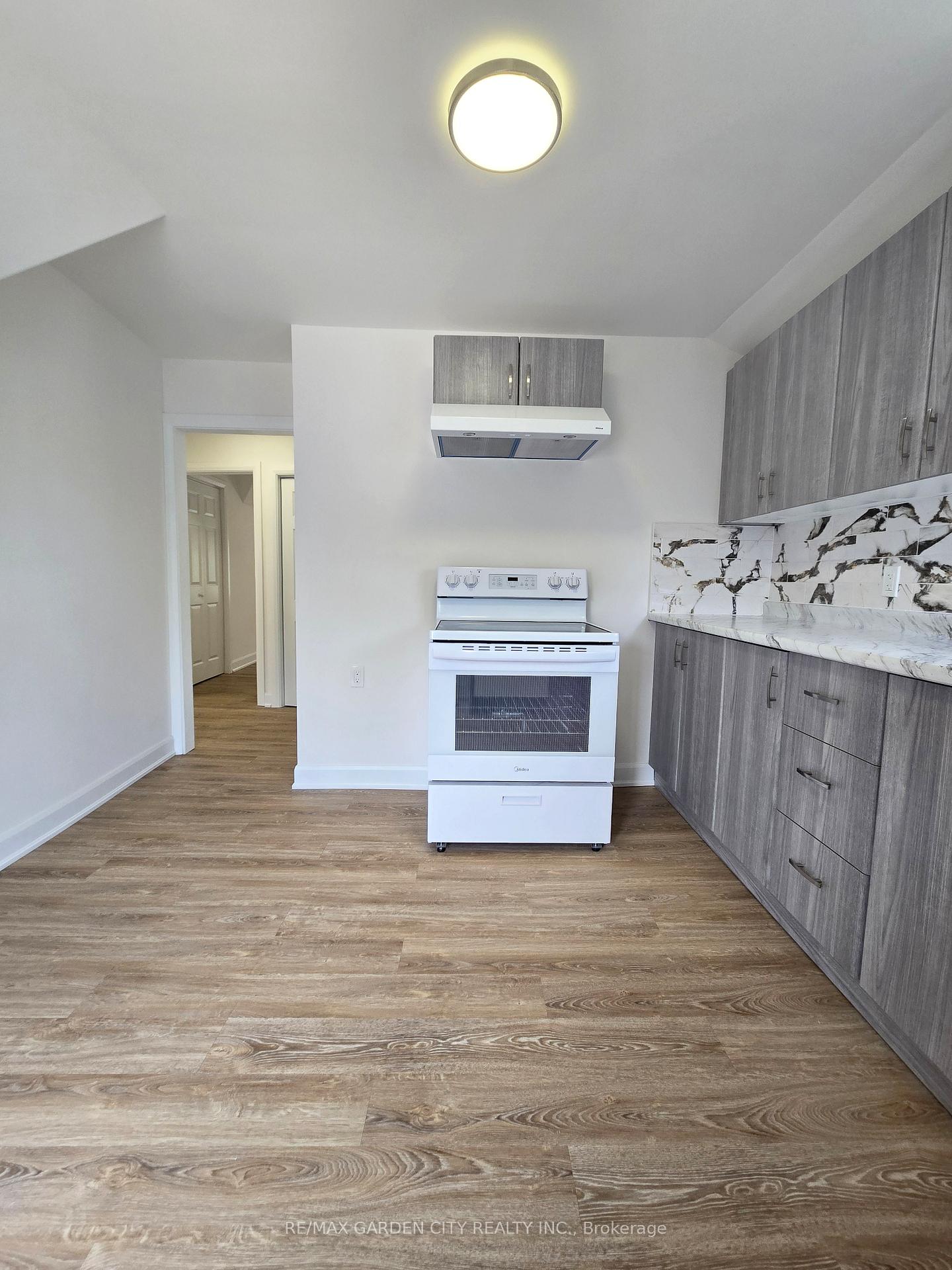 Photo 11 of Unit 4, 63 Main Street E, Grimsby, Grimsby East — HOMEH