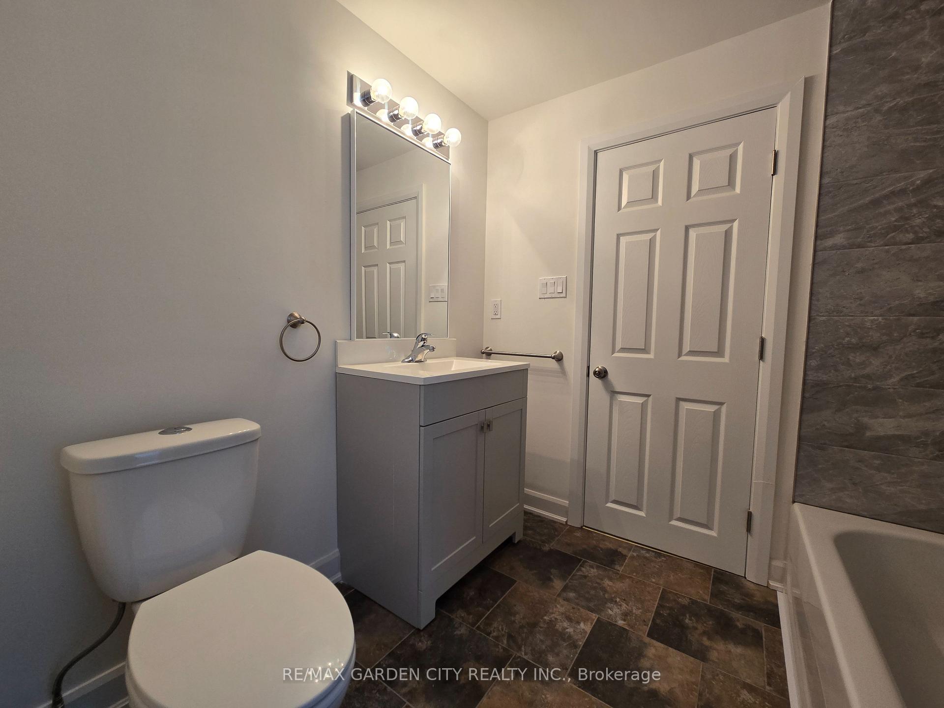 Photo 7 of Unit 4, 63 Main Street E, Grimsby, Grimsby East — HOMEH