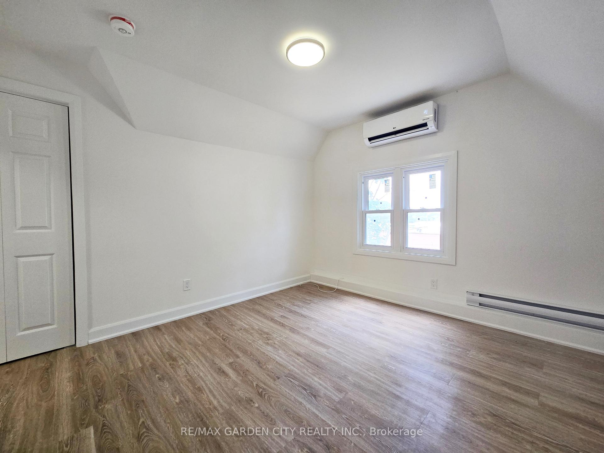 Photo 12 of Unit 4, 63 Main Street E, Grimsby, Grimsby East — HOMEH