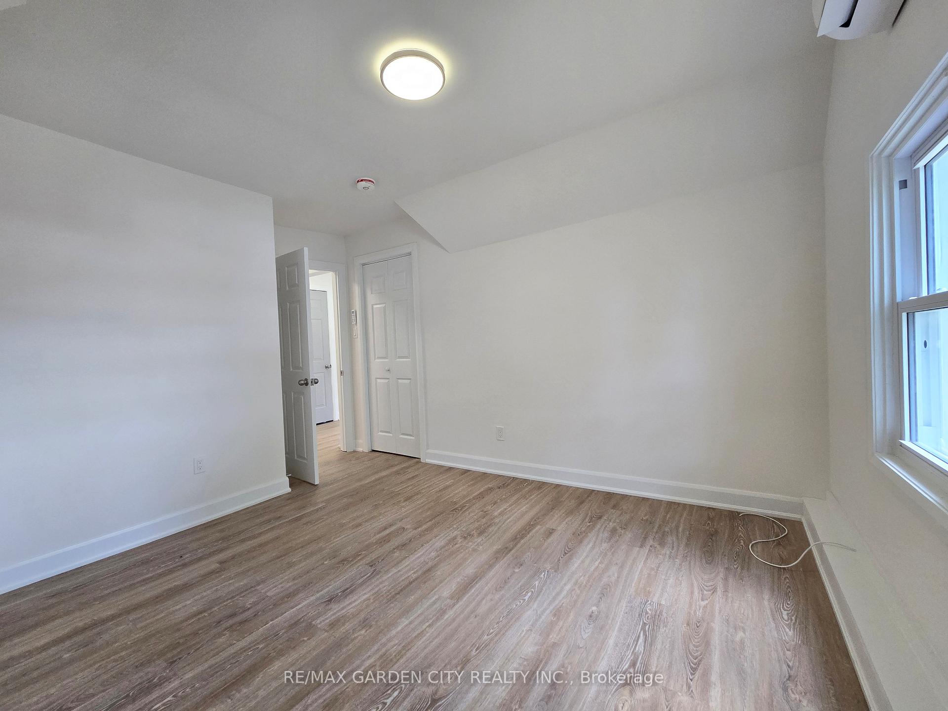 Photo 10 of Unit 4, 63 Main Street E, Grimsby, Grimsby East — HOMEH