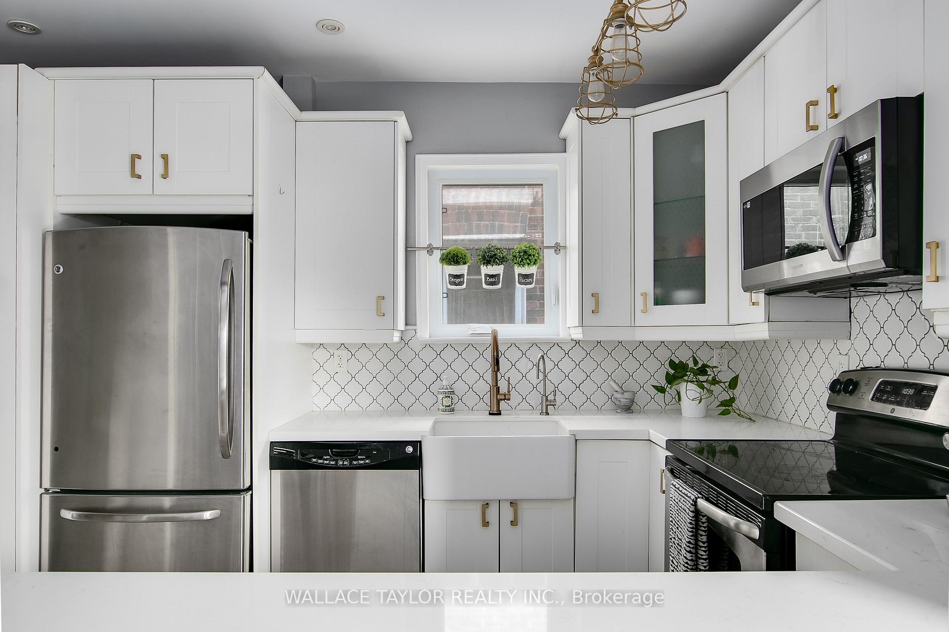 Photo 6 of Unit Upper, 282 Mortimer Avenue, Toronto, Danforth Village-East York — HOMEH