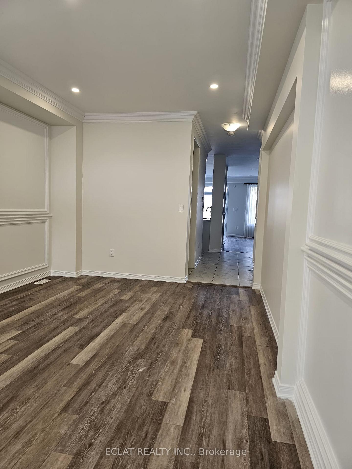 Photo 2 of 16 Toffee Trail Main Floor, Hamilton, Stoney Creek — HOMEH