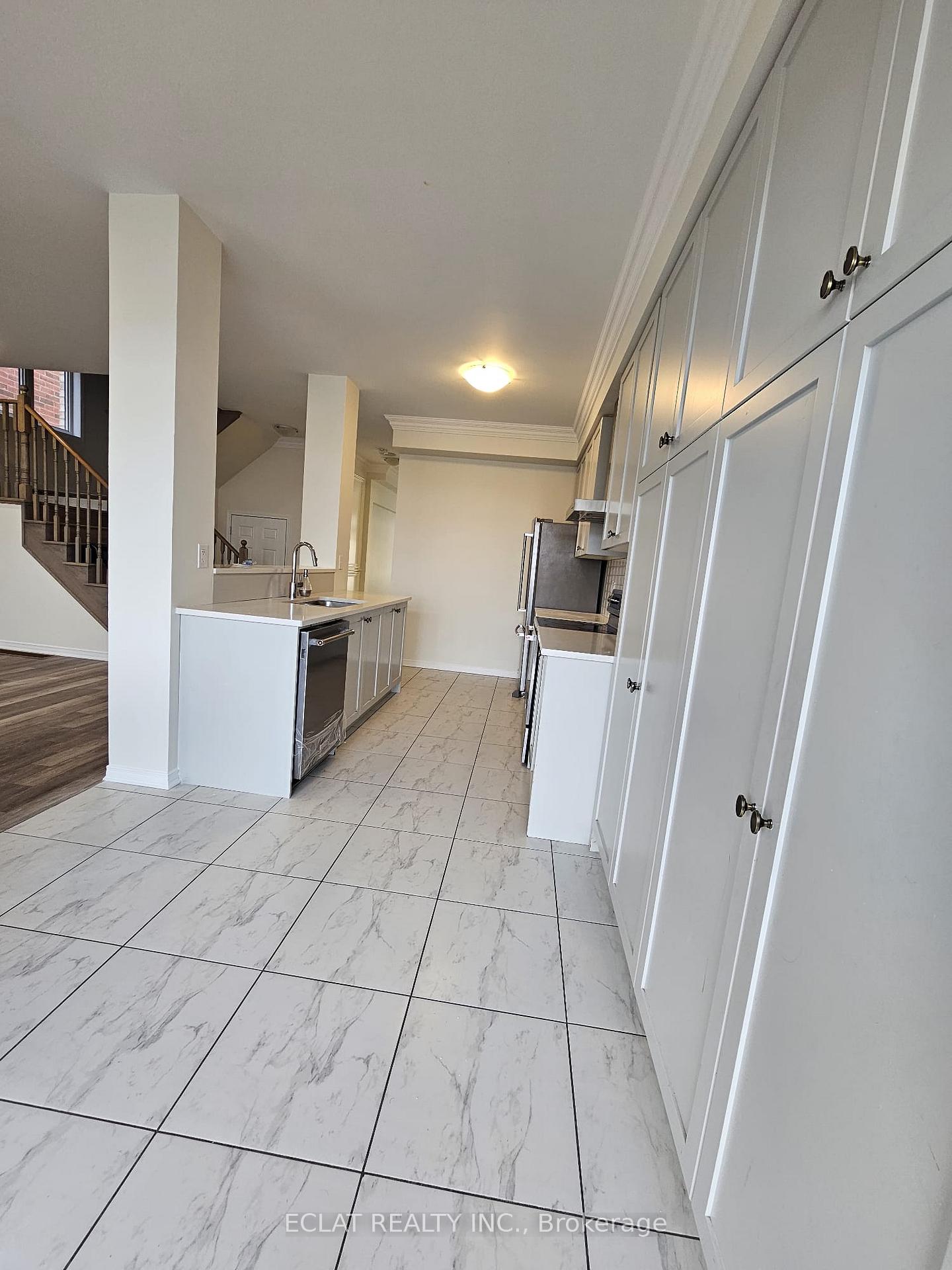 Photo 4 of 16 Toffee Trail Main Floor, Hamilton, Stoney Creek — HOMEH