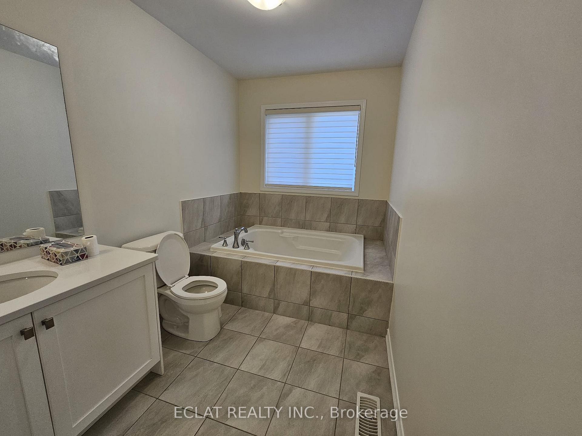 Photo 21 of 16 Toffee Trail Main Floor, Hamilton, Stoney Creek — HOMEH