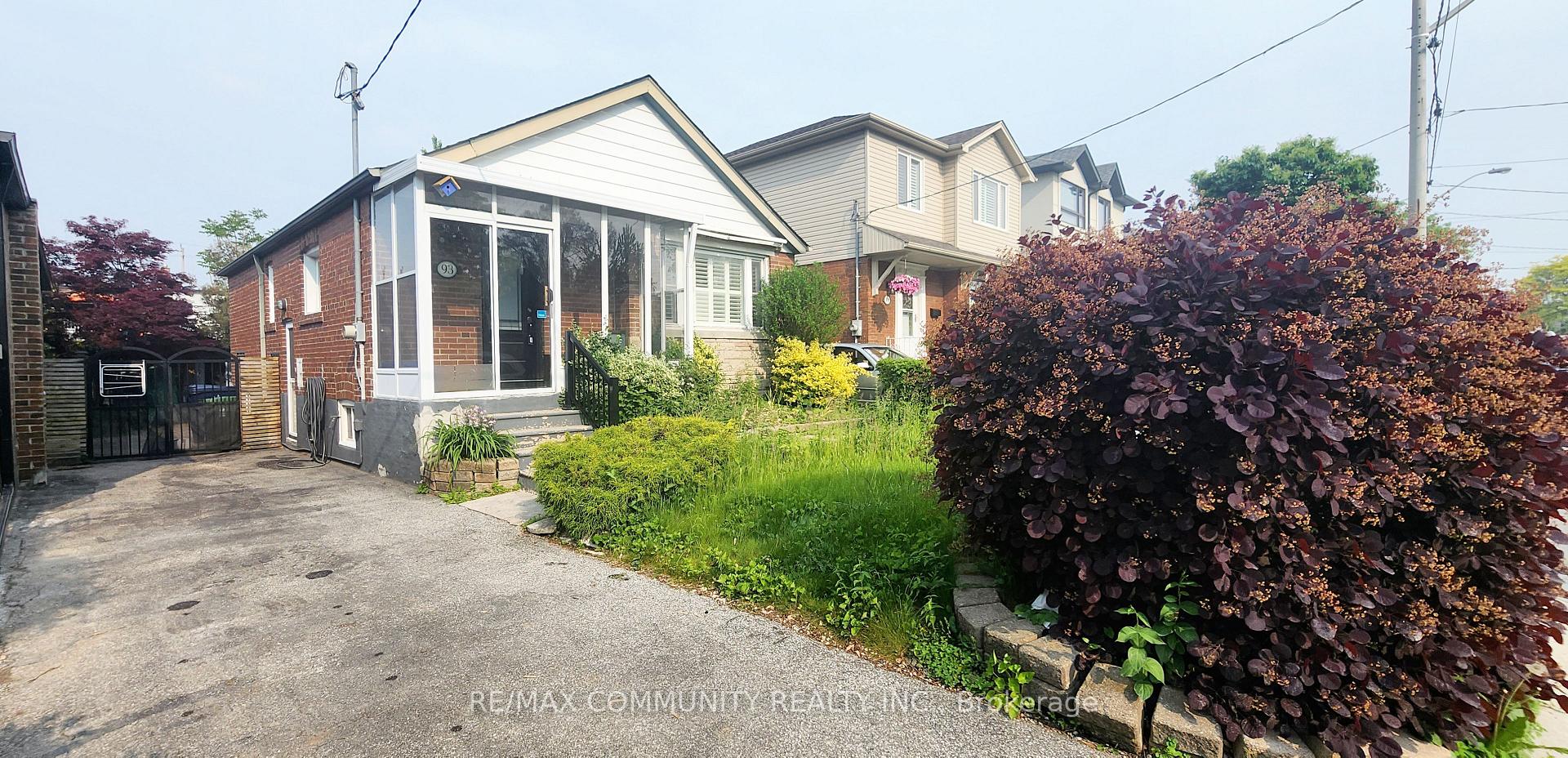 Photo 2 of Unit Main, 93 Lankin Boulevard, Toronto, East York — HOMEH