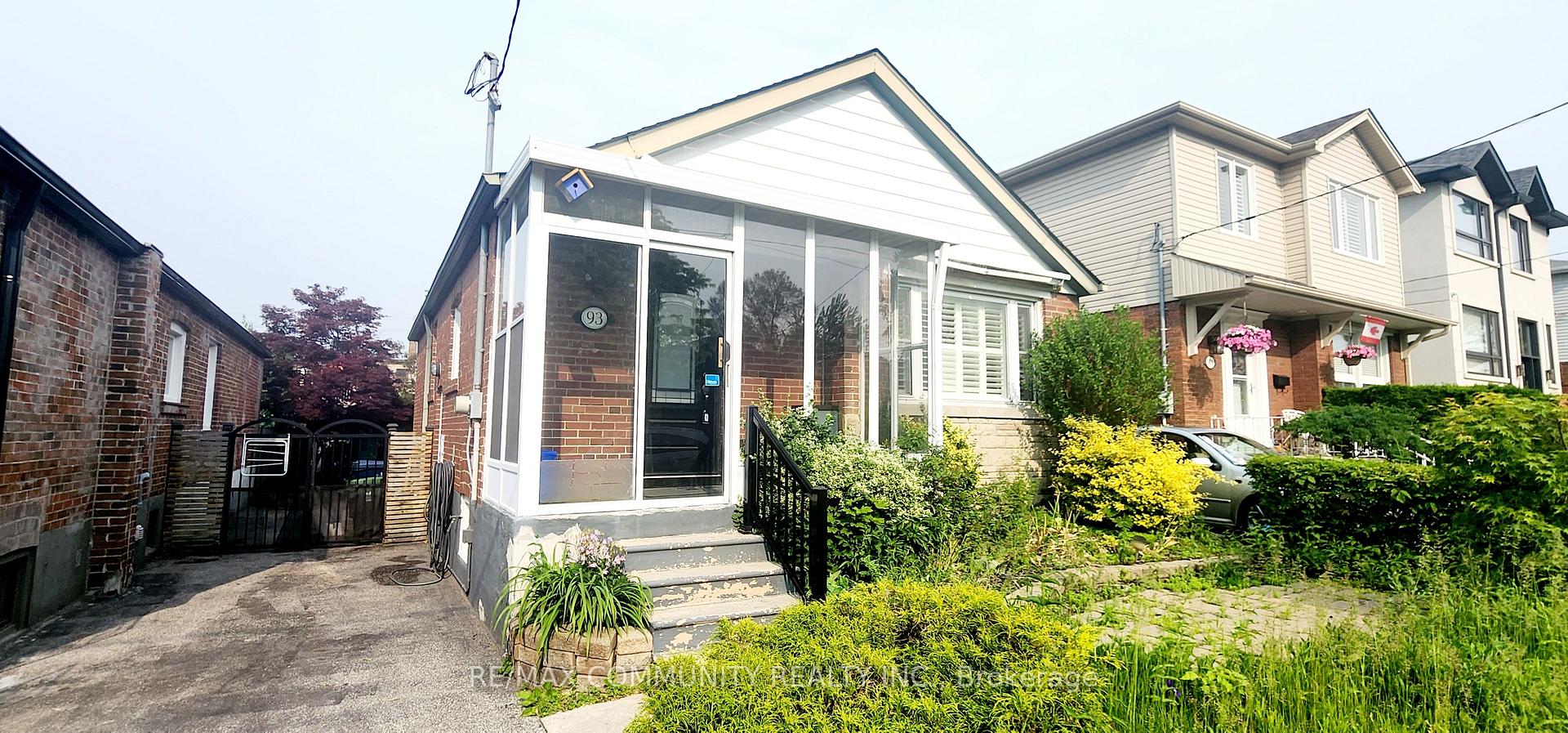 Photo 3 of Unit Main, 93 Lankin Boulevard, Toronto, East York — HOMEH