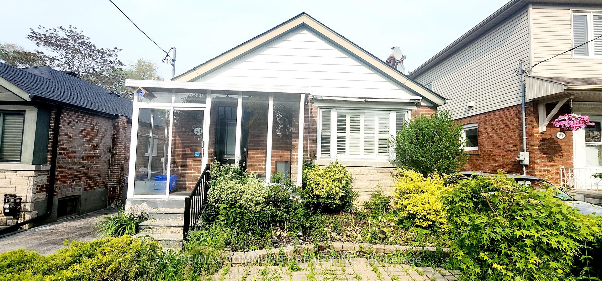 Photo 4 of Unit Main, 93 Lankin Boulevard, Toronto, East York — HOMEH