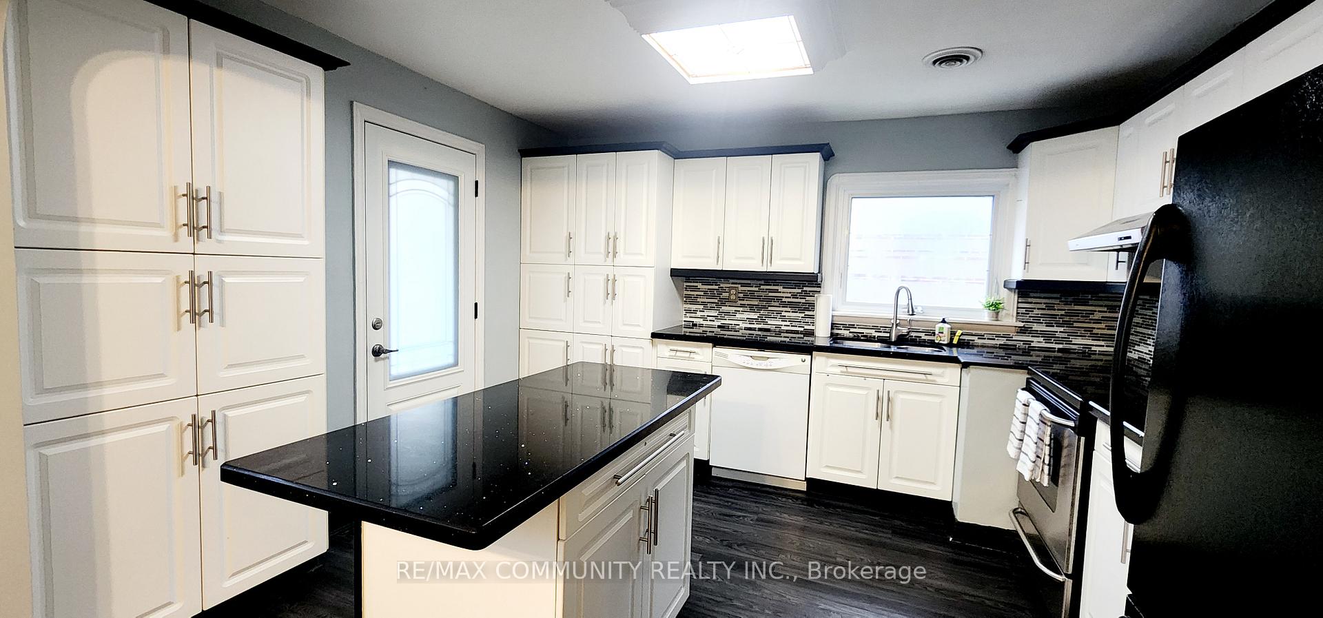 Photo 7 of Unit Main, 93 Lankin Boulevard, Toronto, East York — HOMEH