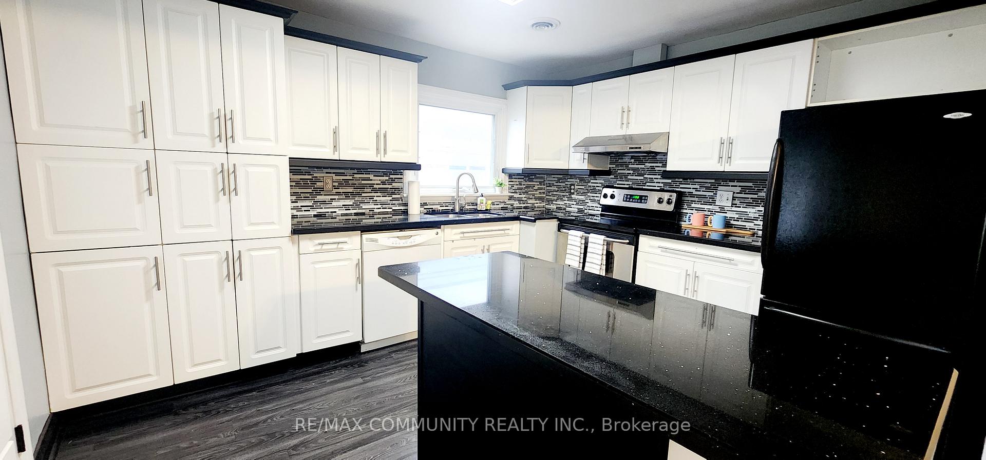 Photo 8 of Unit Main, 93 Lankin Boulevard, Toronto, East York — HOMEH