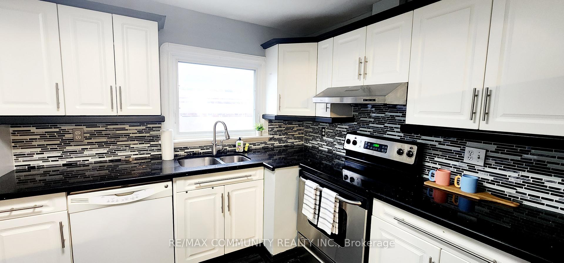 Photo 9 of Unit Main, 93 Lankin Boulevard, Toronto, East York — HOMEH