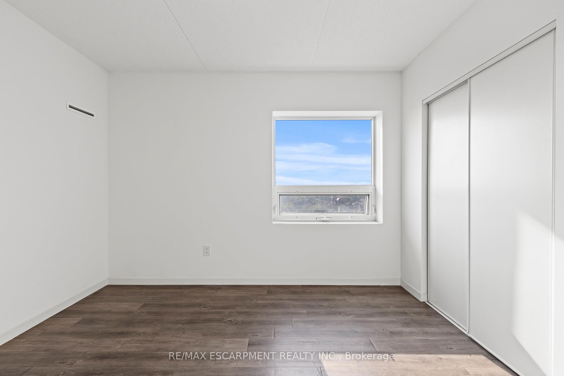 Photo 2 of Unit 701, 220 Cannon Street E, Hamilton, Beasley — HOMEH