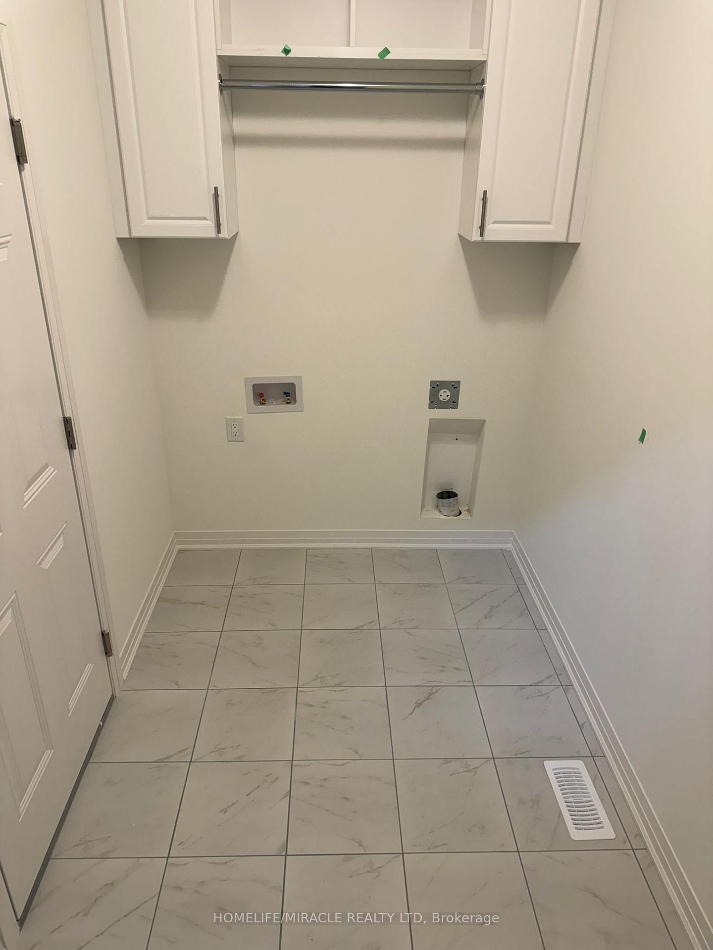 Photo 4 of 31 Sagewood Avenue S, Barrie, Rural Barrie Southeast — HOMEH