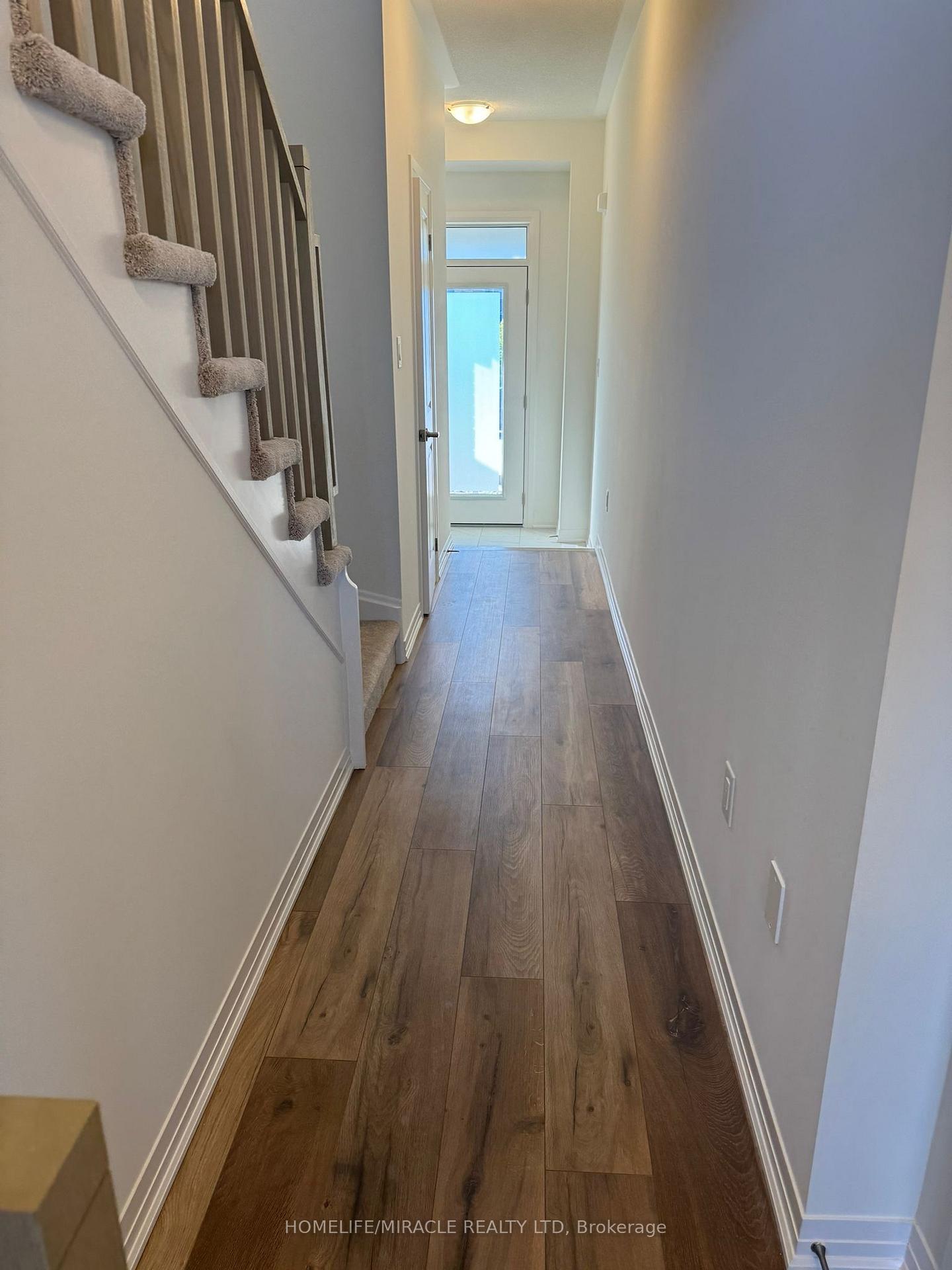 Photo 5 of 31 Sagewood Avenue S, Barrie, Rural Barrie Southeast — HOMEH