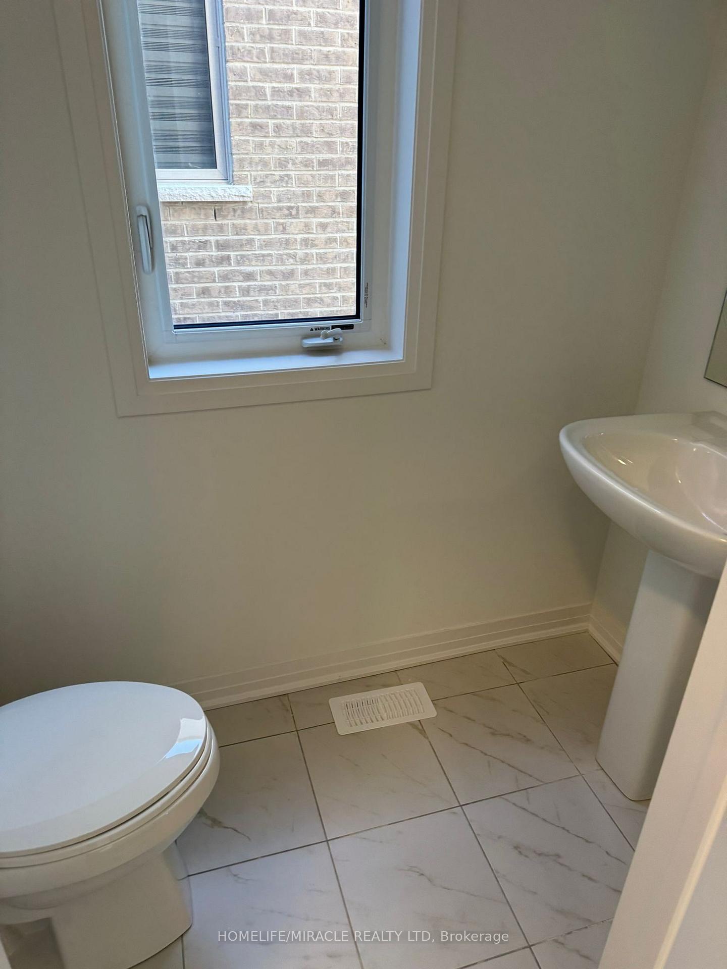 Photo 12 of 31 Sagewood Avenue S, Barrie, Rural Barrie Southeast — HOMEH