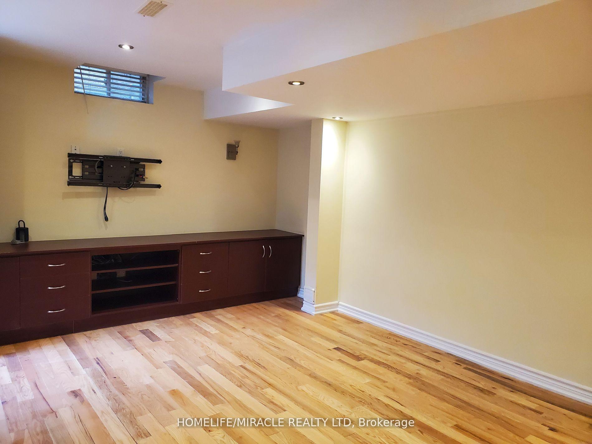 Photo 2 of Unit lower, 11 Eagle Plain Drive, Brampton, Sandringham-Wellington — HOMEH