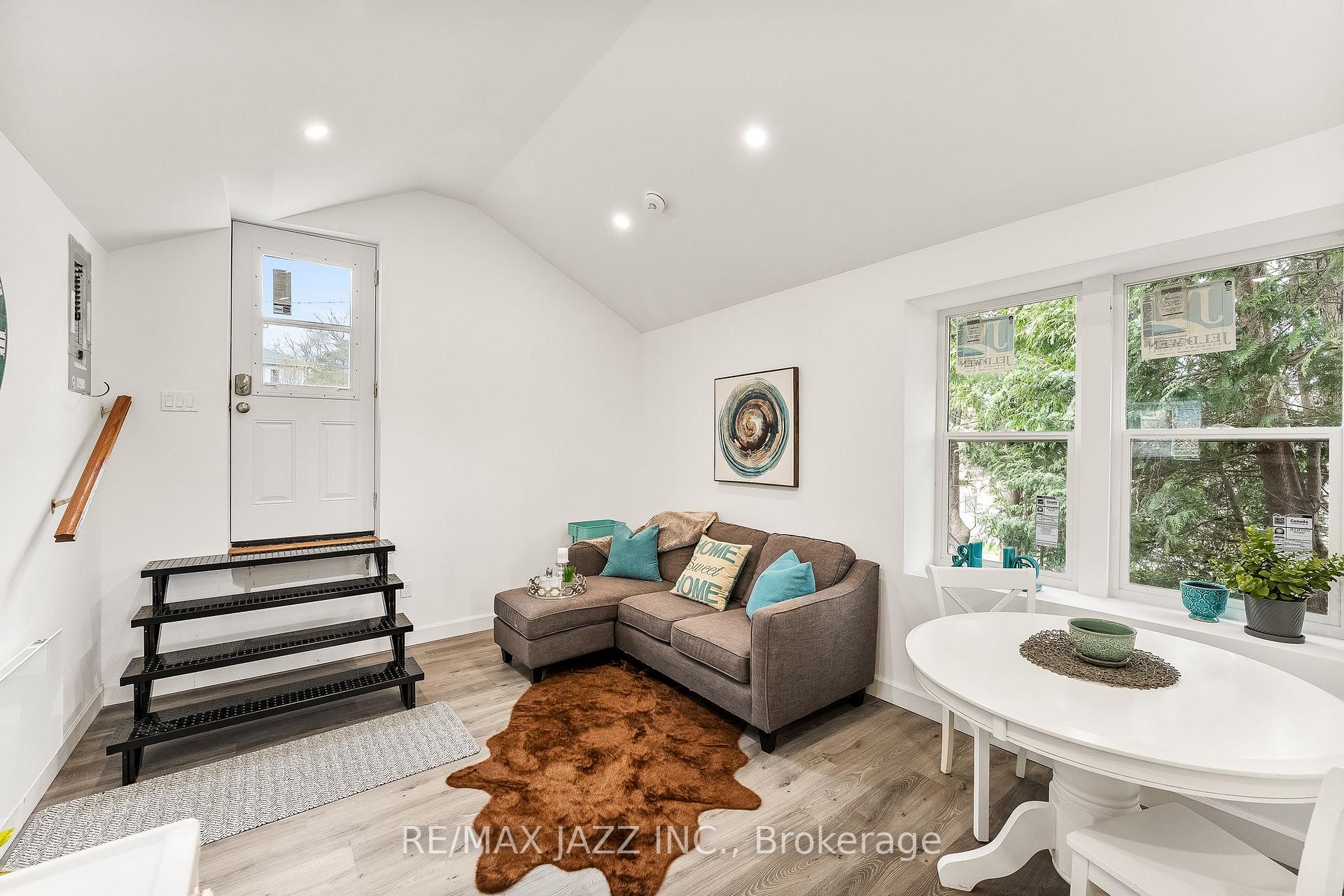 Photo 4 of 394 B Queen Street, Scugog, Port Perry — HOMEH