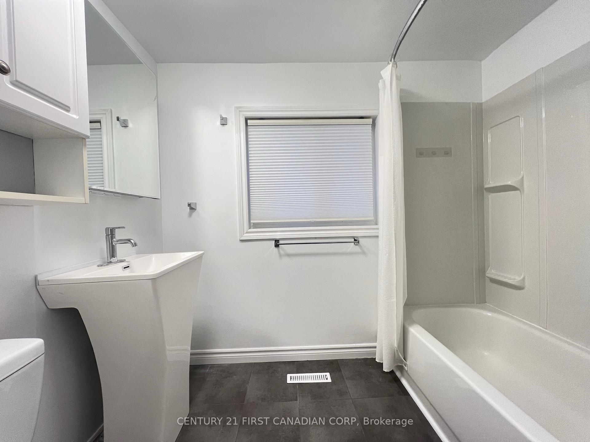 Photo 7 of Unit 2 UPPER, 33.5 Chestnut Street, St. Thomas — HOMEH