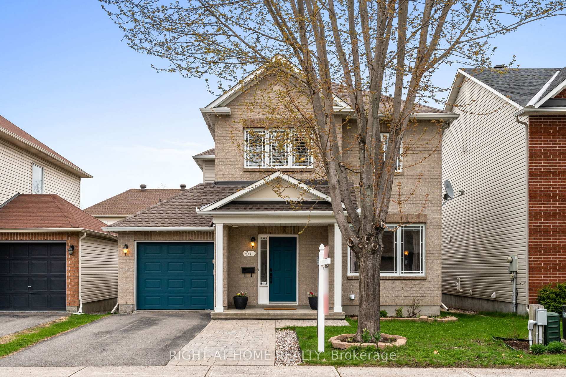 Photo 3 of 61 Sunvale Way, Ottawa, Barrhaven East — HOMEH