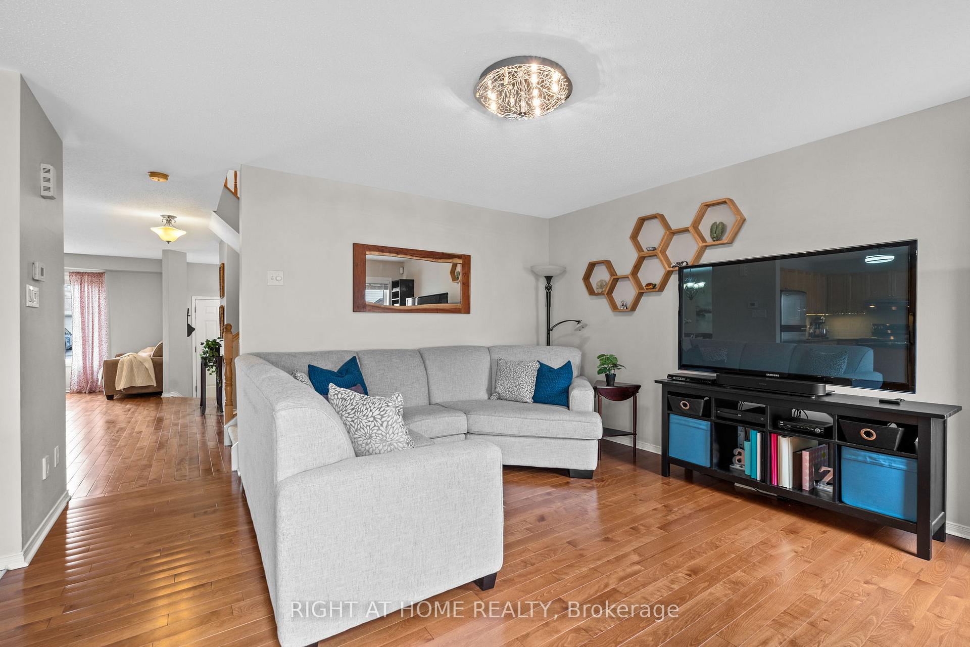 Photo 8 of 61 Sunvale Way, Ottawa, Barrhaven East — HOMEH
