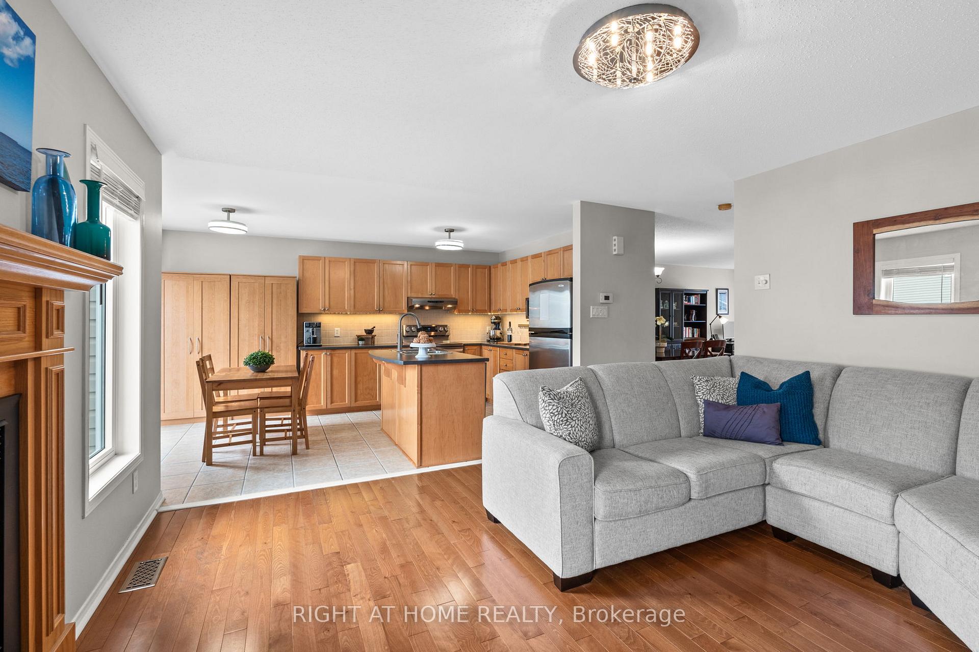 Photo 9 of 61 Sunvale Way, Ottawa, Barrhaven East — HOMEH