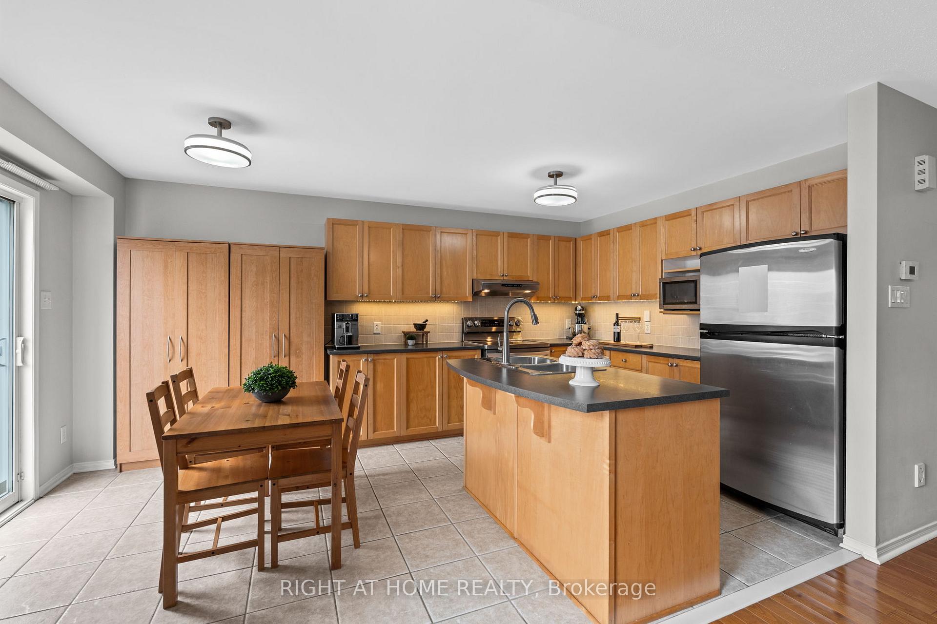 Photo 11 of 61 Sunvale Way, Ottawa, Barrhaven East — HOMEH