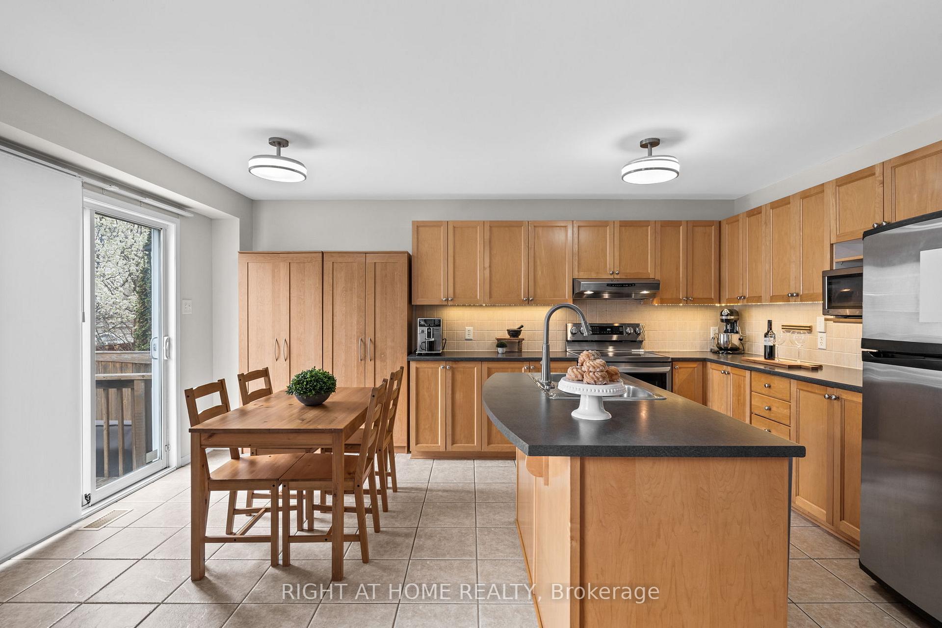 Photo 12 of 61 Sunvale Way, Ottawa, Barrhaven East — HOMEH