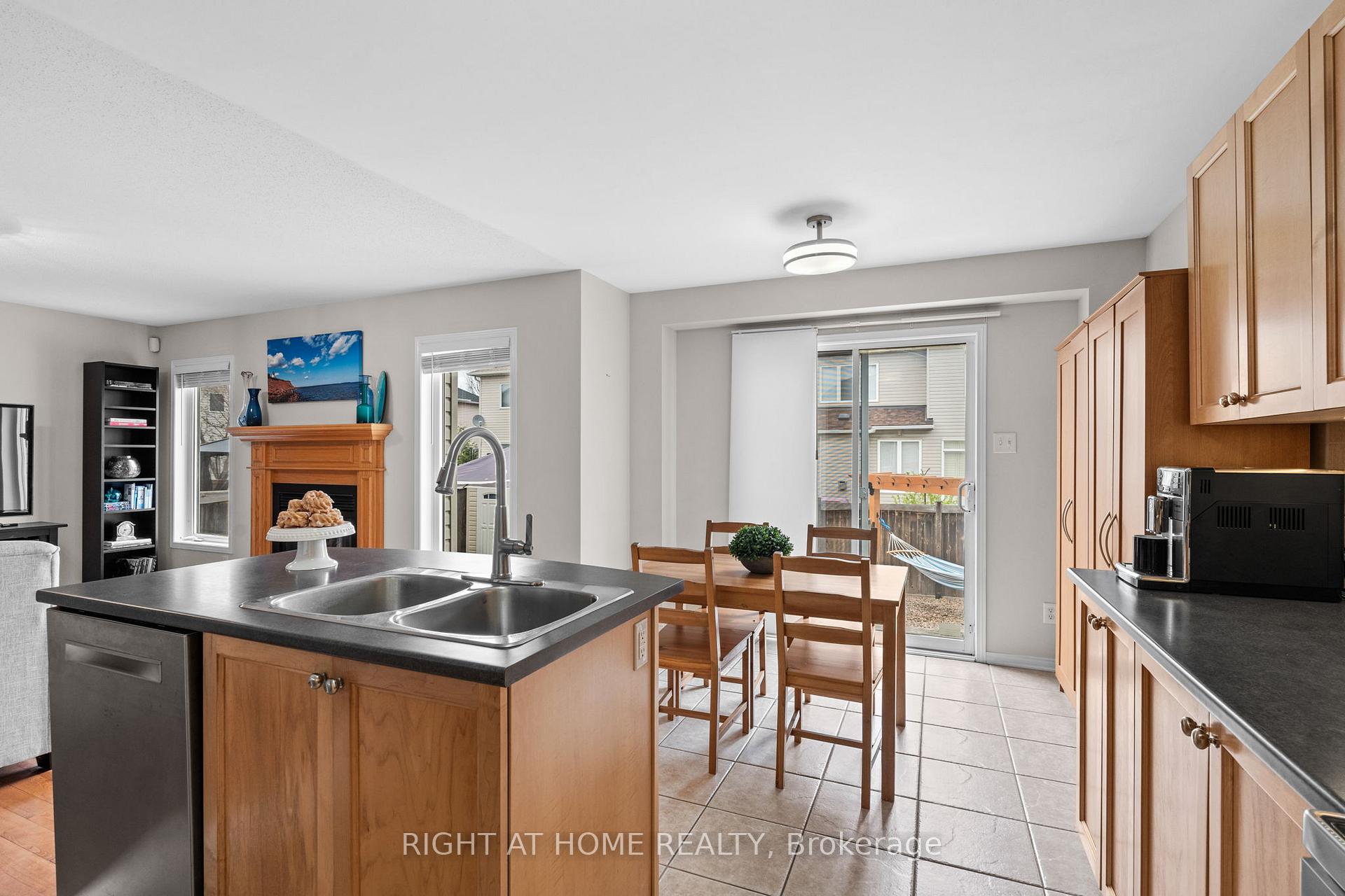 Photo 15 of 61 Sunvale Way, Ottawa, Barrhaven East — HOMEH