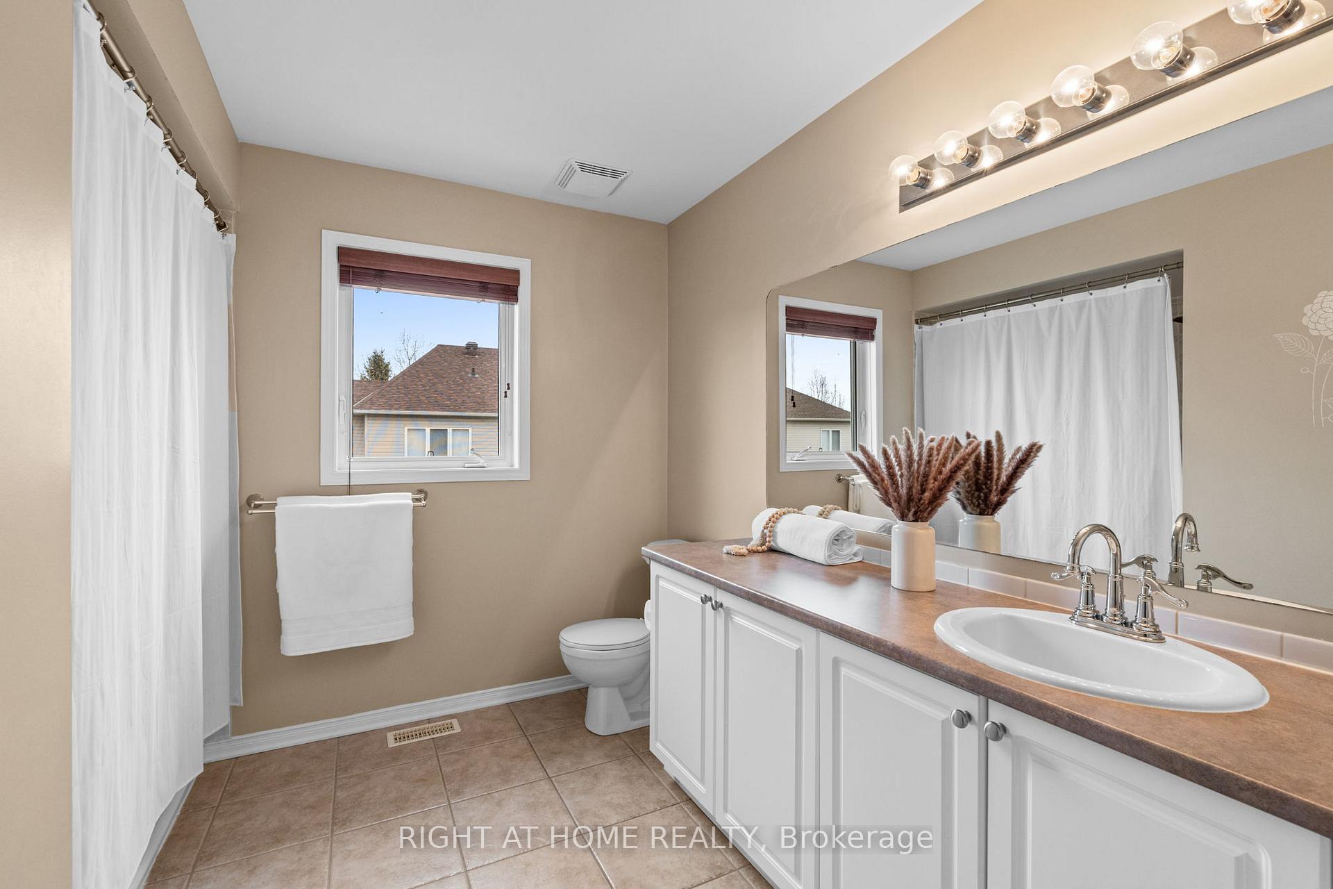 Photo 20 of 61 Sunvale Way, Ottawa, Barrhaven East — HOMEH