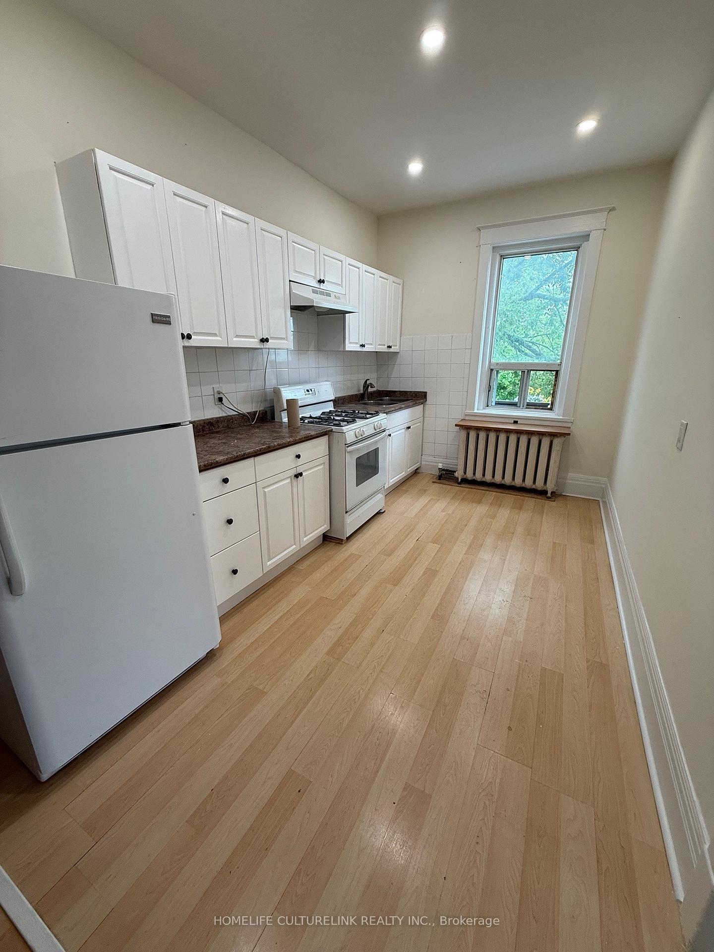 Photo 3 of Unit 3, 731 Broadview Avenue, Toronto, North Riverdale — HOMEH