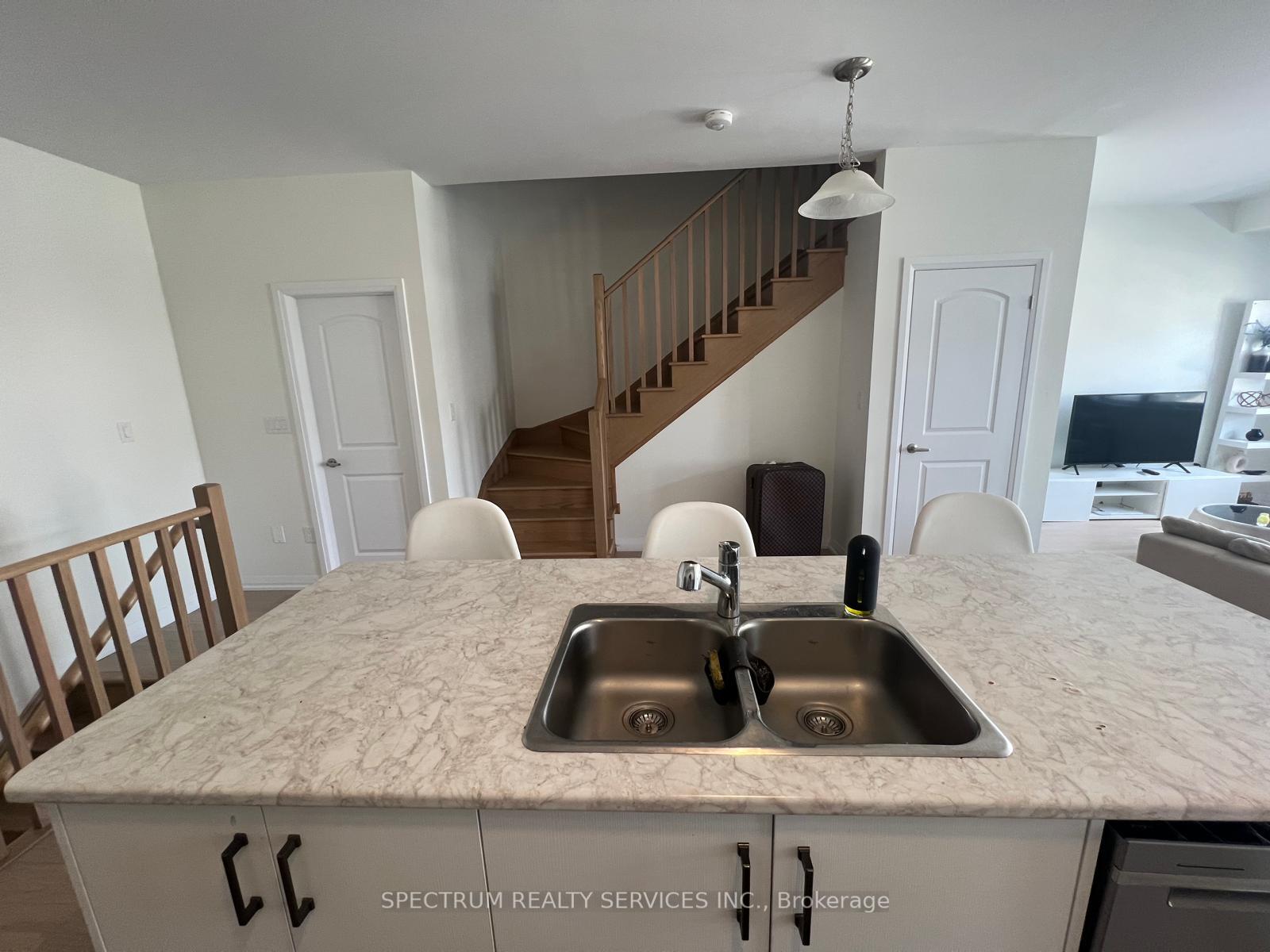Photo 3 of 24 Norwich Crescent, Haldimand — HOMEH