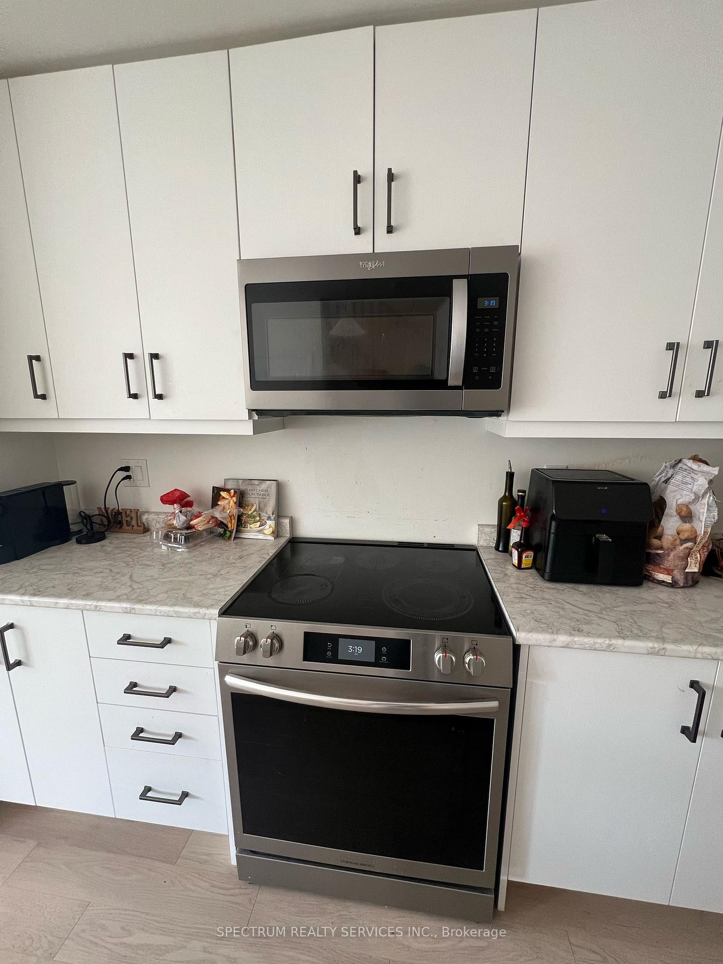 Photo 6 of 24 Norwich Crescent, Haldimand — HOMEH