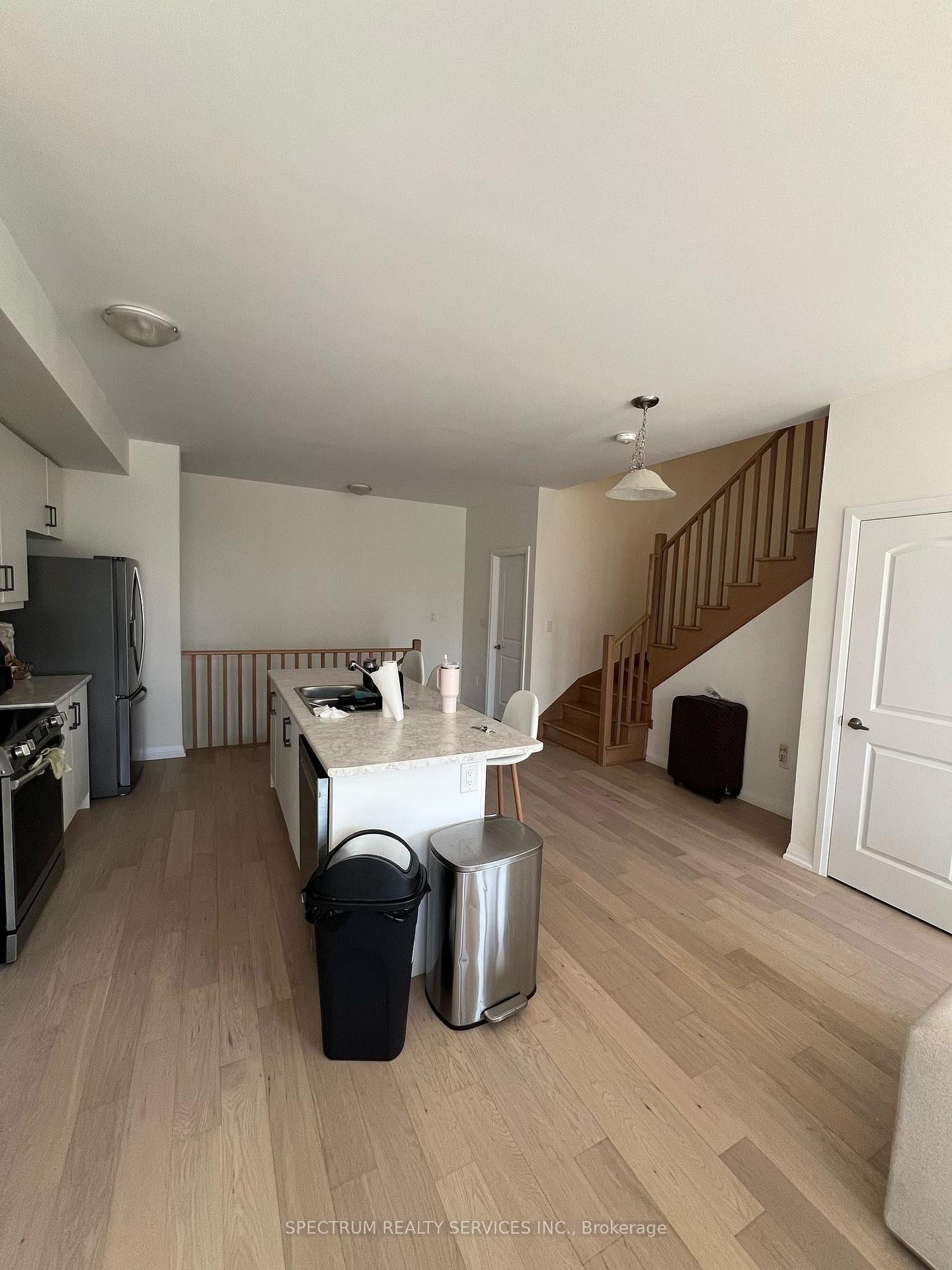 Photo 9 of 24 Norwich Crescent, Haldimand — HOMEH