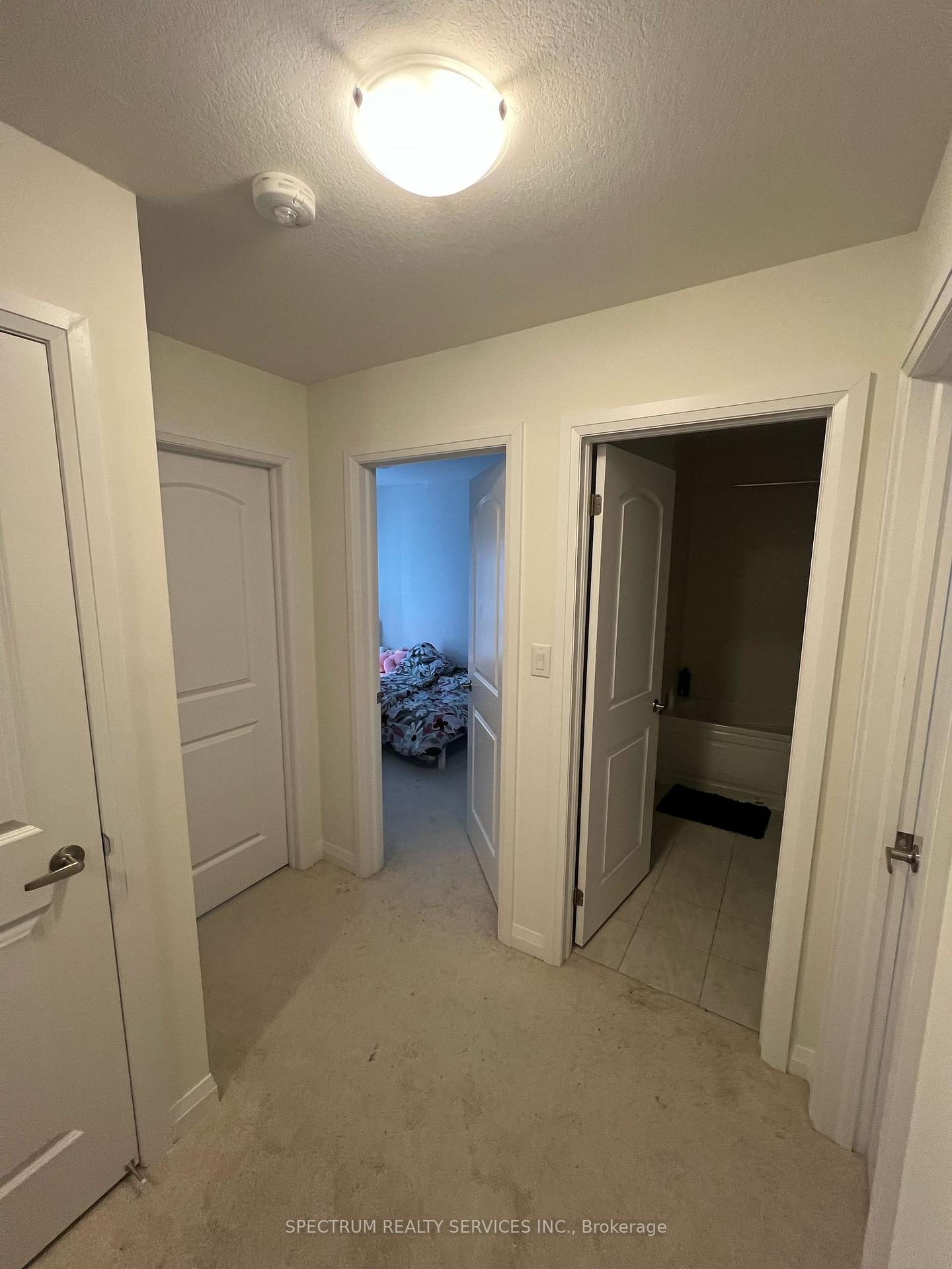 Photo 14 of 24 Norwich Crescent, Haldimand — HOMEH