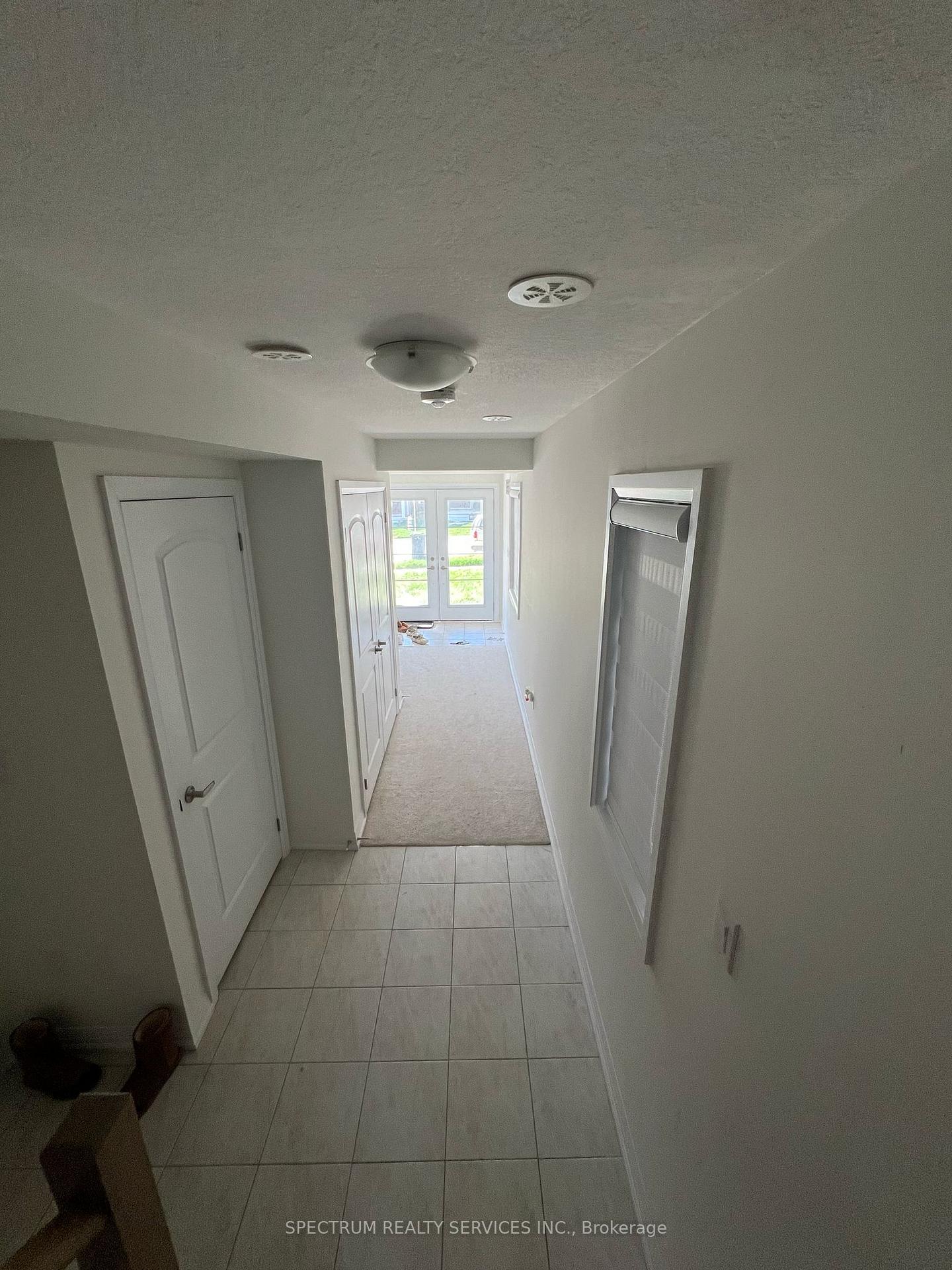 Photo 17 of 24 Norwich Crescent, Haldimand — HOMEH